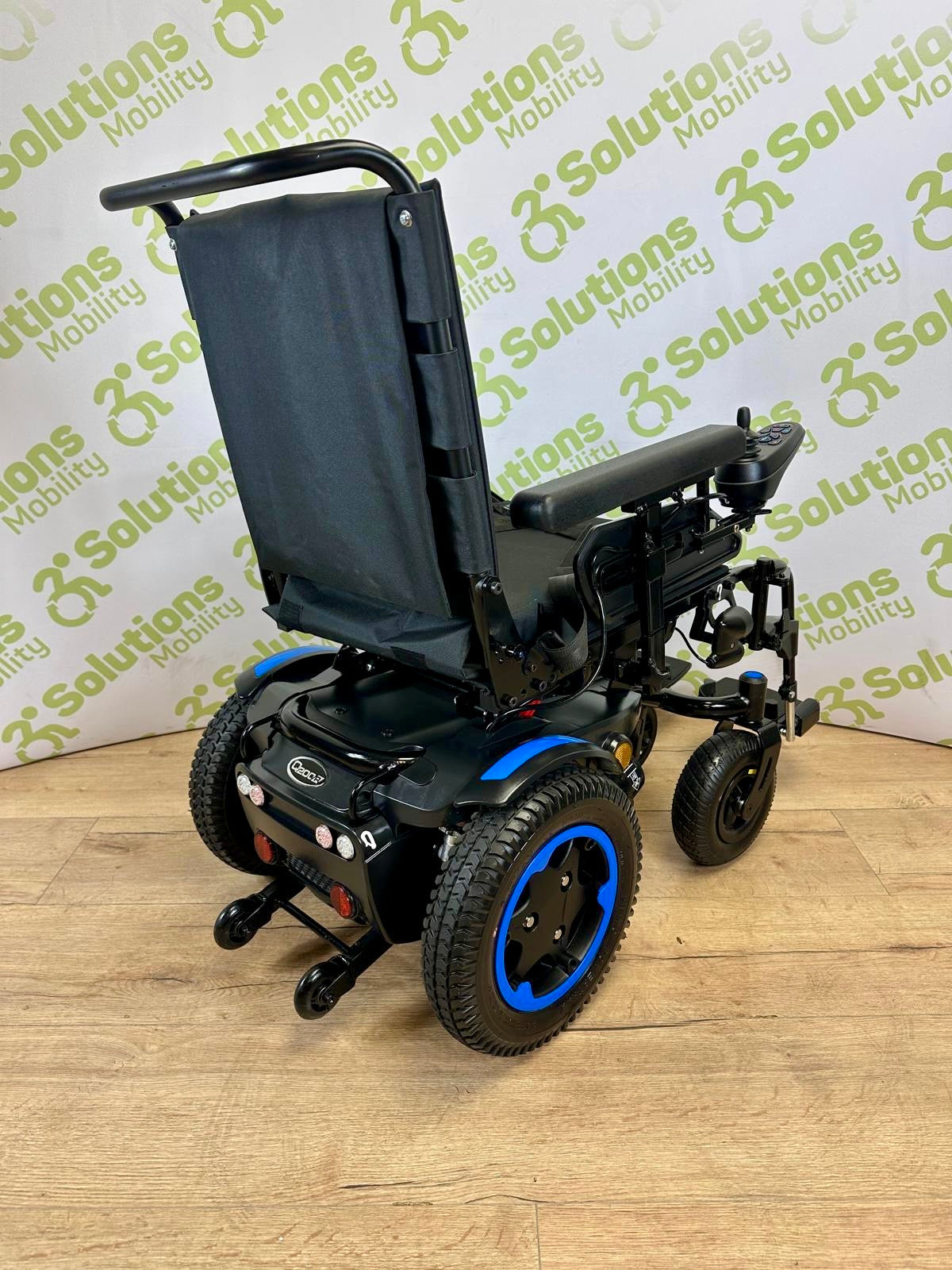Quickie Q200R RWD 6 MPH Electric Seat Tilt, Lights ,Mobility Powerchair Scooter
