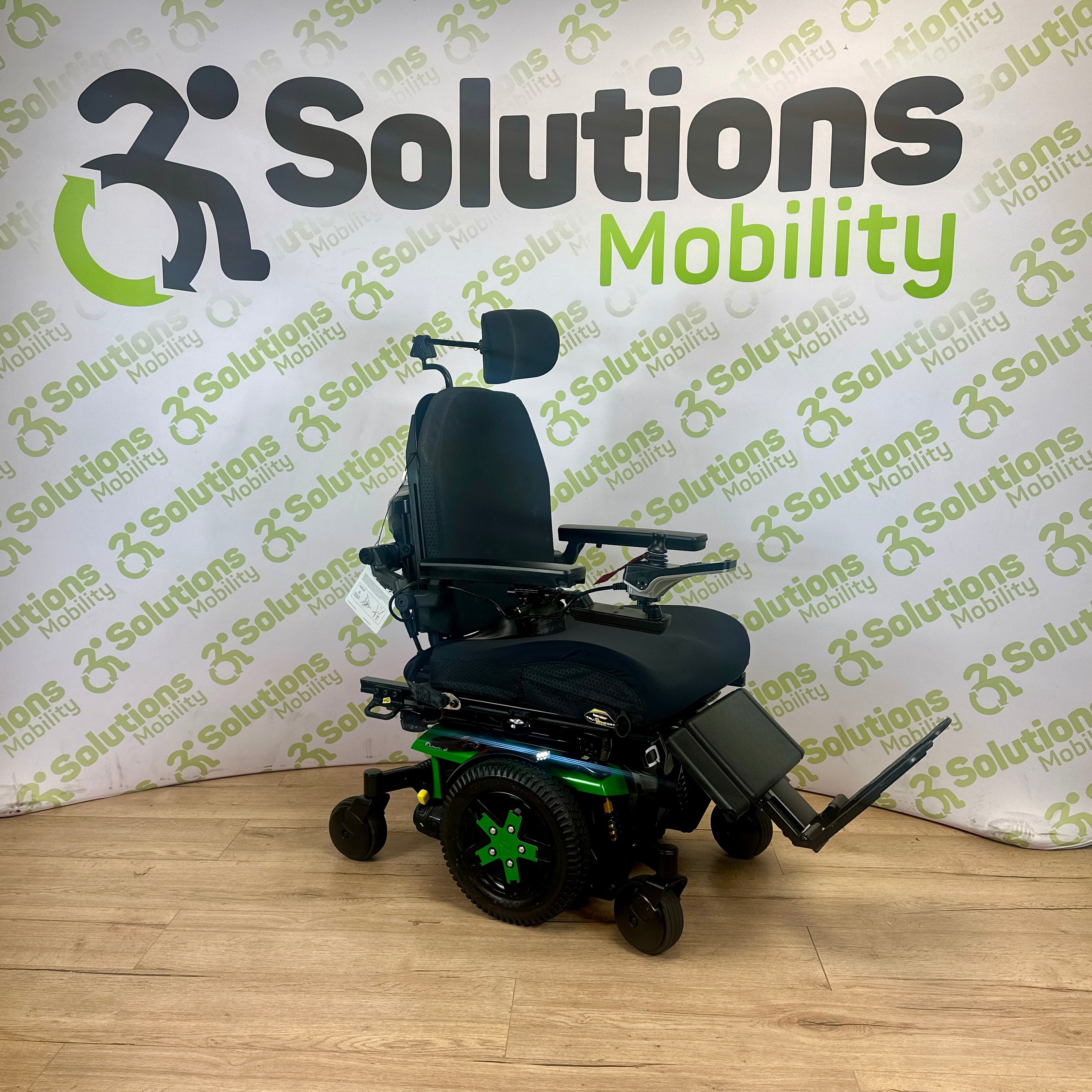 Pride Q6 Edge 3 6MPH Electric Tilt, Recline and Manual Footplate Mobility Powerchair