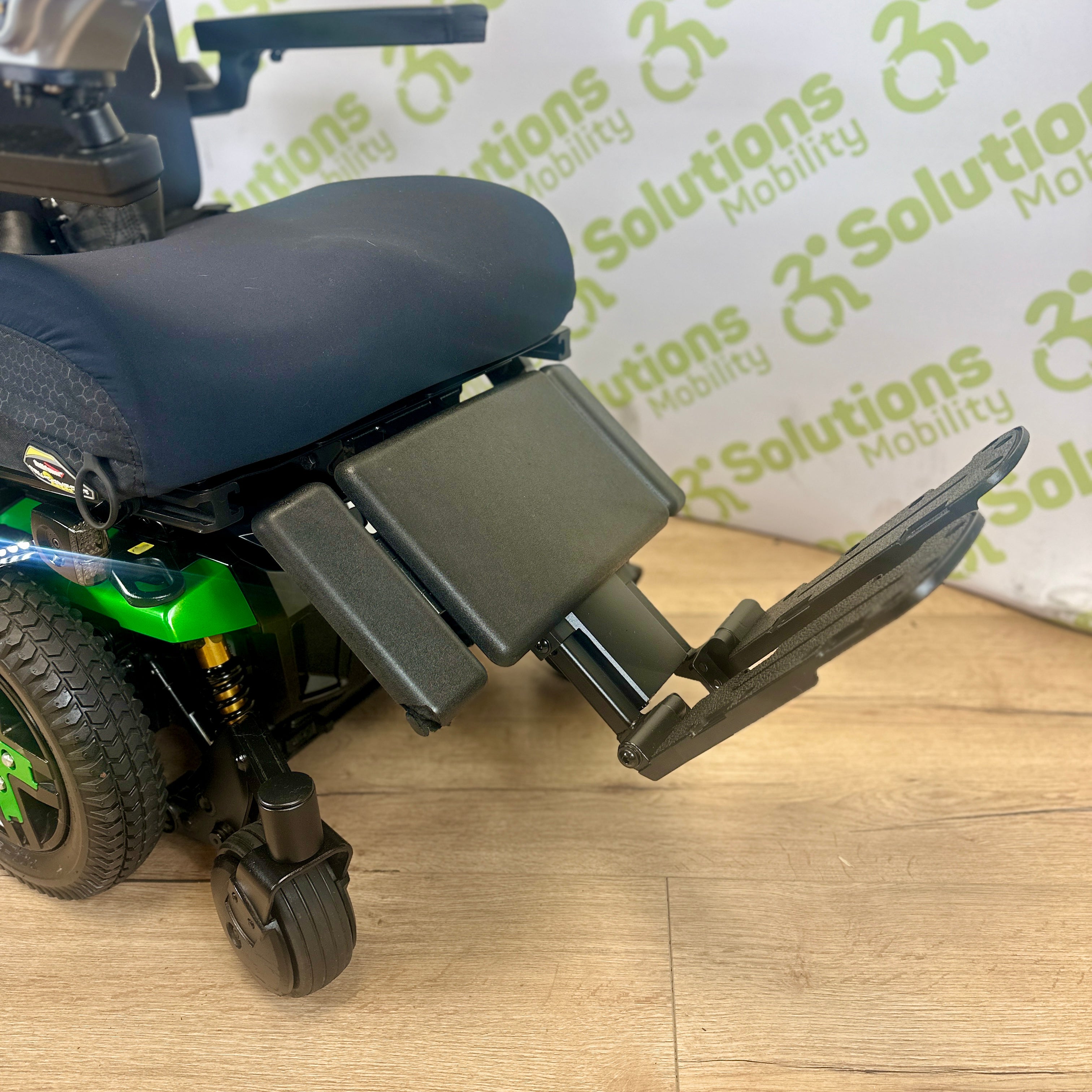 Pride Q6 Edge 3 6MPH Electric Tilt, Recline and Manual Footplate Mobility Powerchair