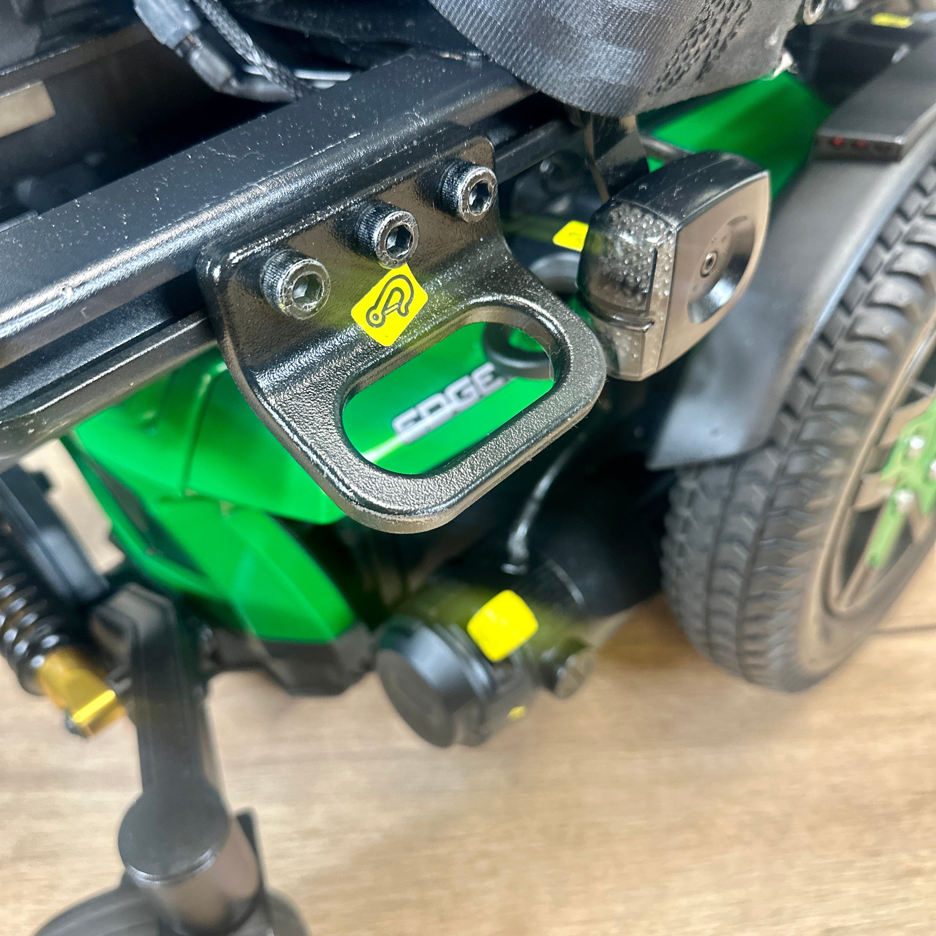 Pride Q6 Edge 3 6MPH Electric Tilt, Recline and Manual Footplate Mobility Powerchair
