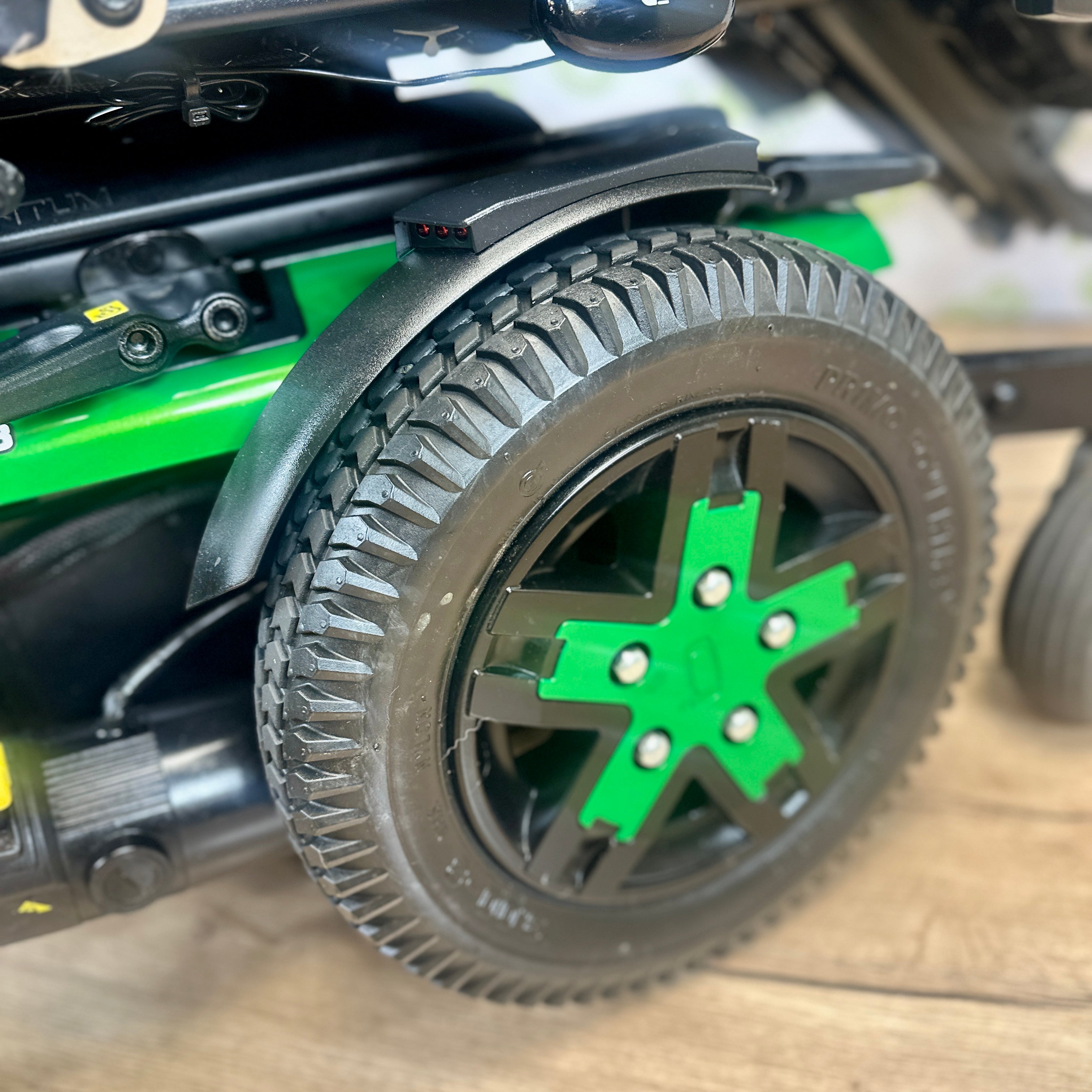 Pride Q6 Edge 3 6MPH Electric Tilt, Recline and Manual Footplate Mobility Powerchair