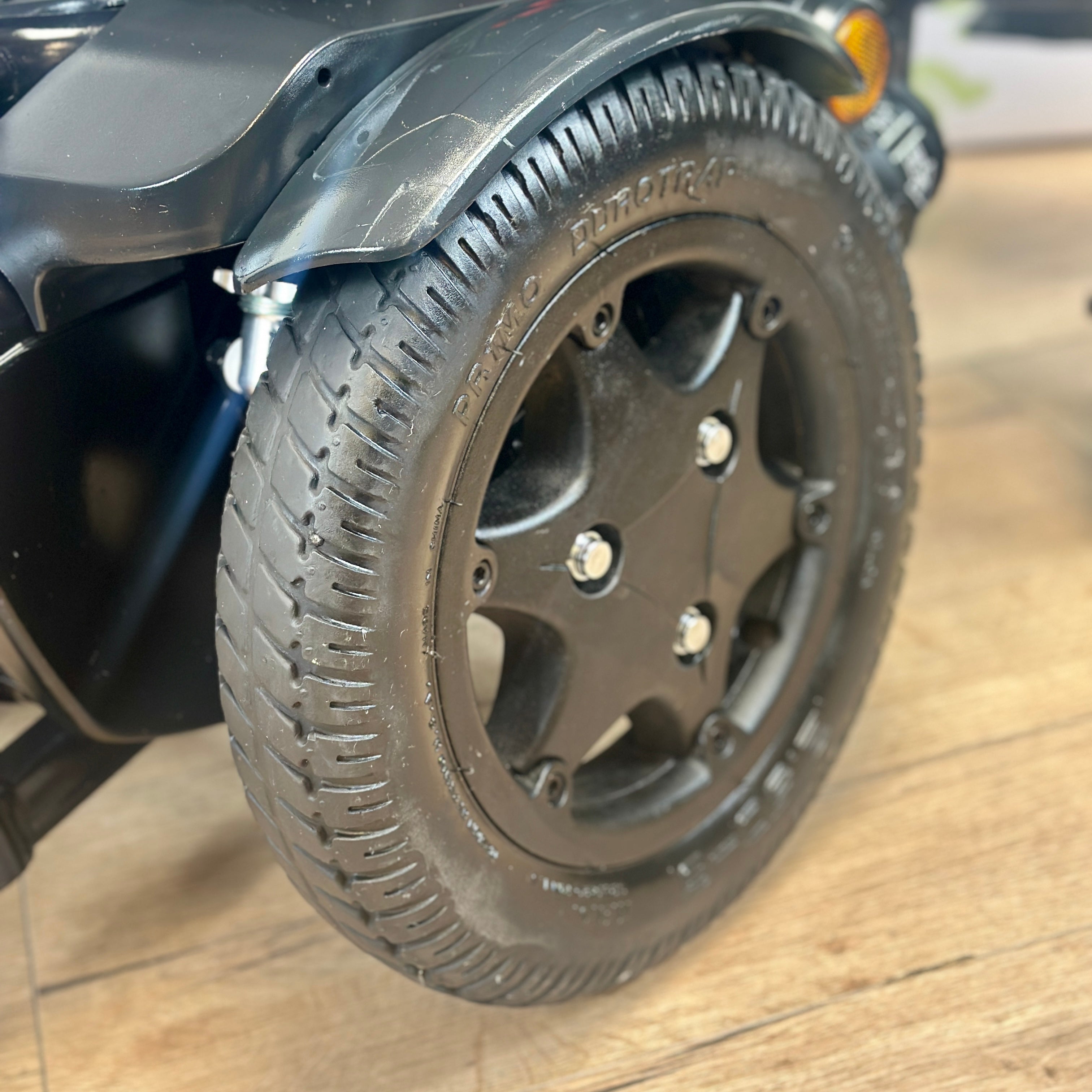 Quickie Q100R Powerchair - Narrow 4mph Rear Wheel Drive