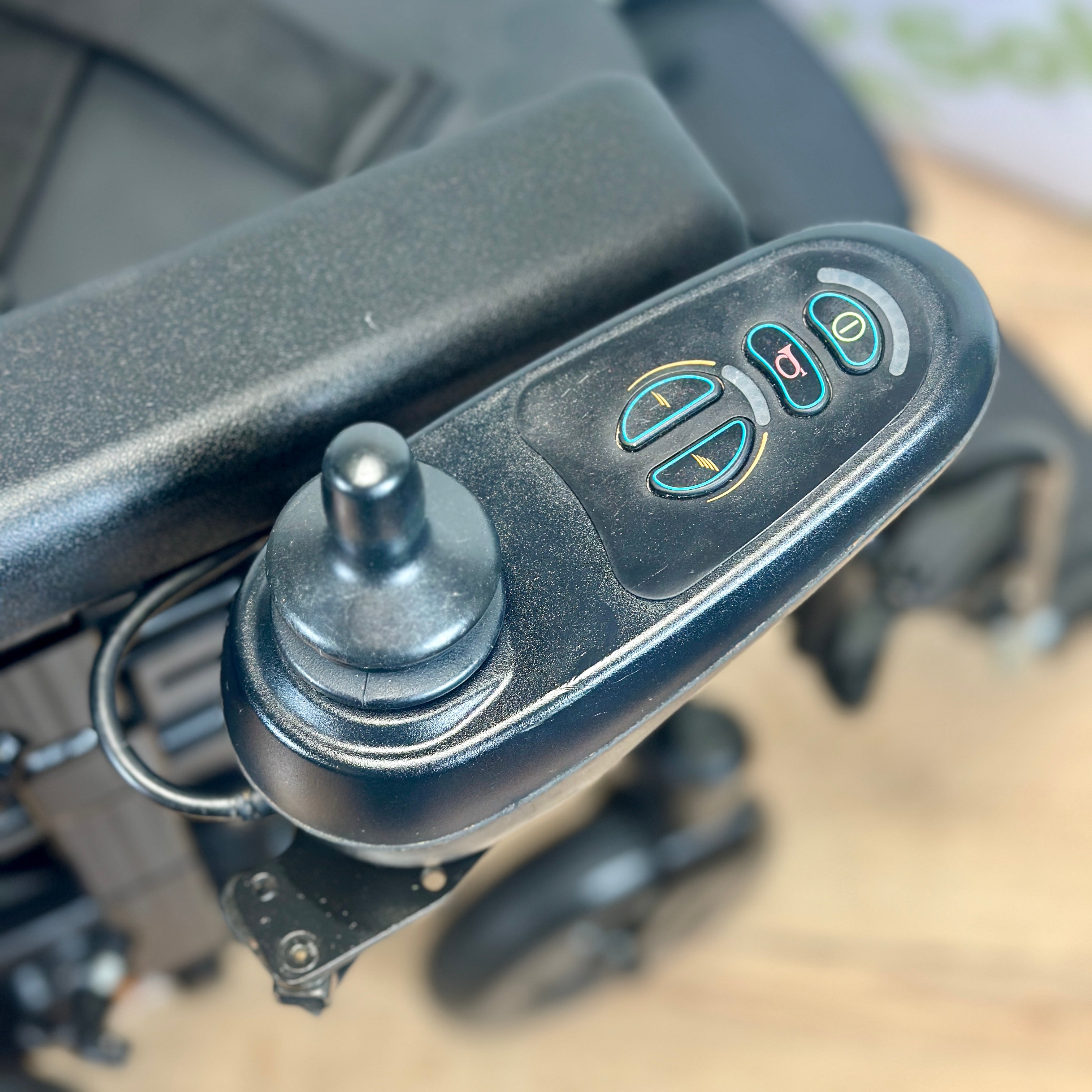 Quickie Q100R Powerchair - Narrow 4mph Rear Wheel Drive