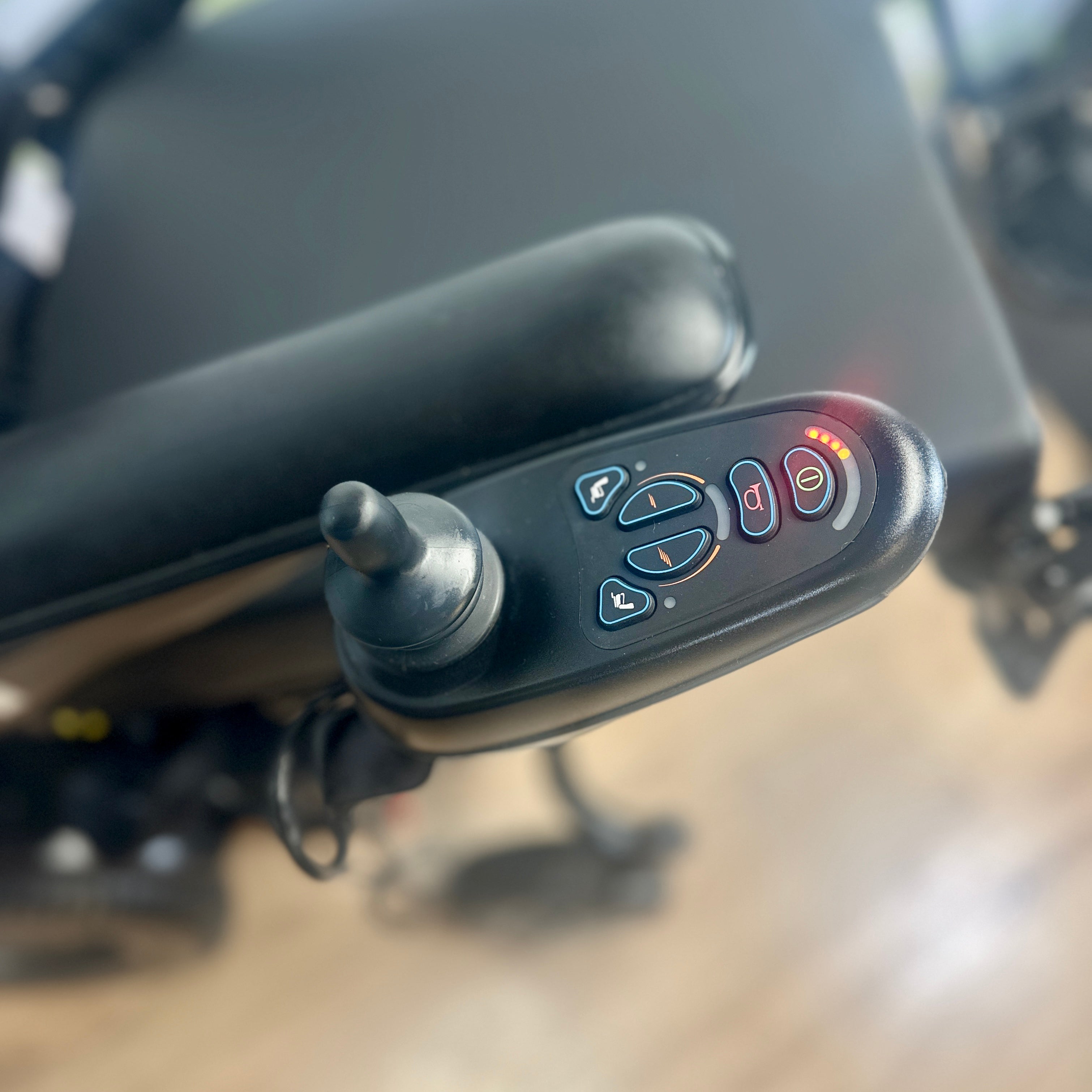 Quickie Q300r 4mph RWD  Electric Tilt Mobility Powerchair
