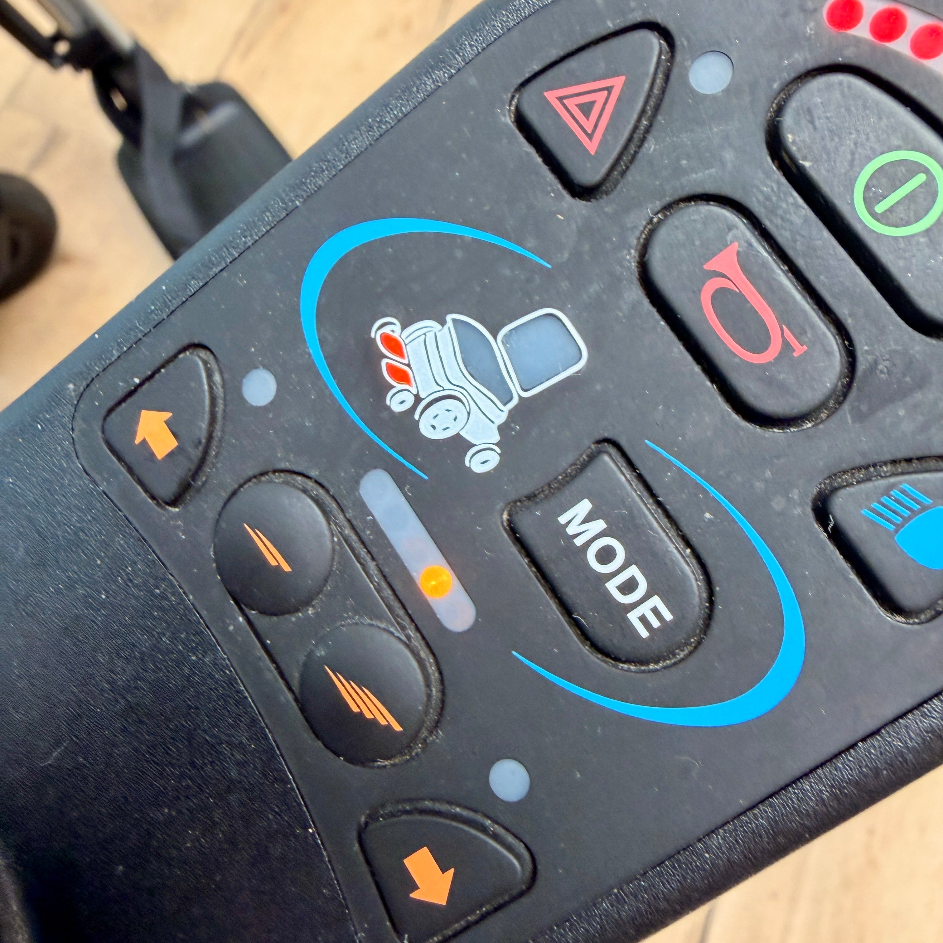 Quickie Q500M MWD 6mph Power chair Scooter -  Electric Seat Riser and Tilt,  Centre Footplate, Lights