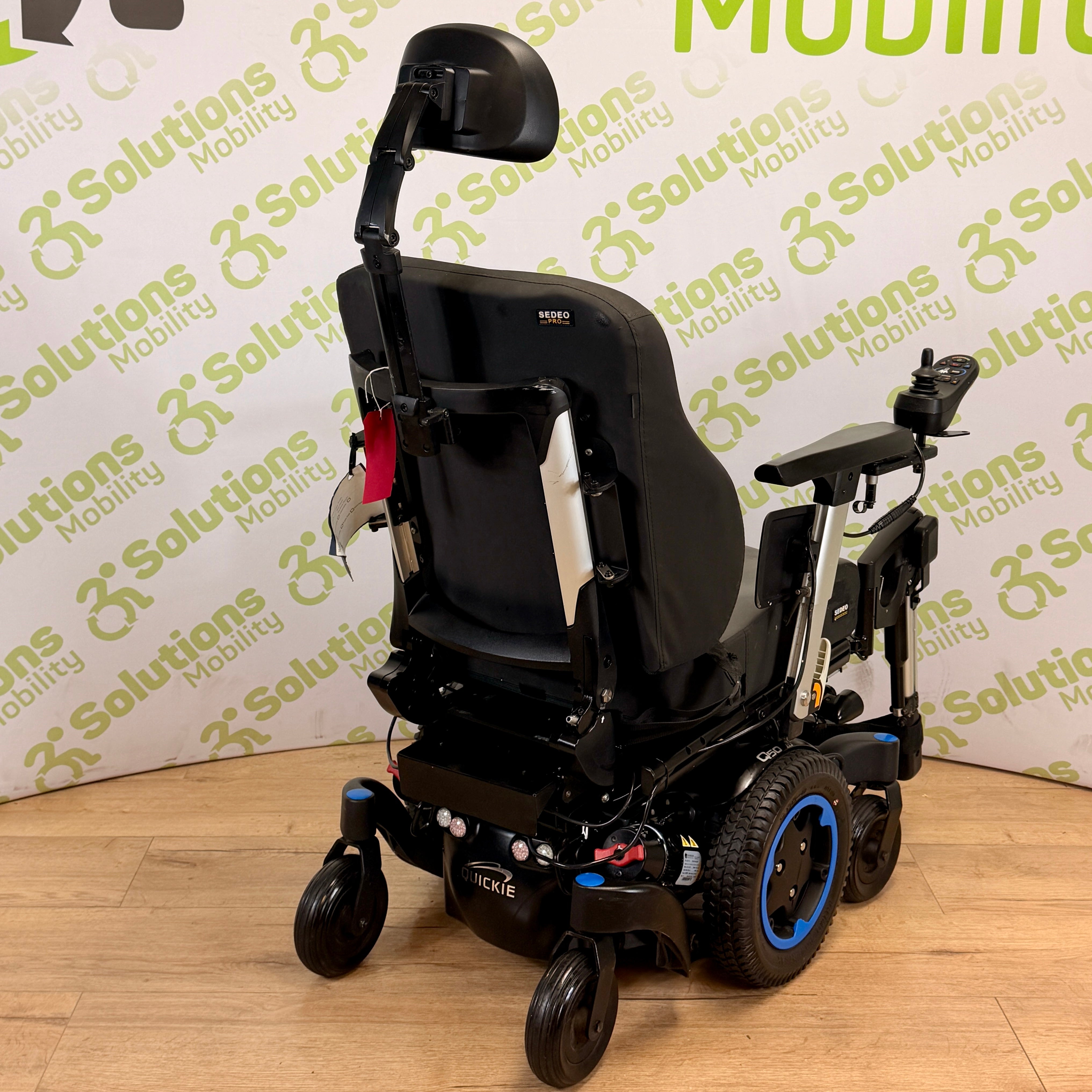 Quickie Q500M MWD 6mph Power chair Scooter -  Electric Seat Riser and Tilt,  Centre Footplate, Lights