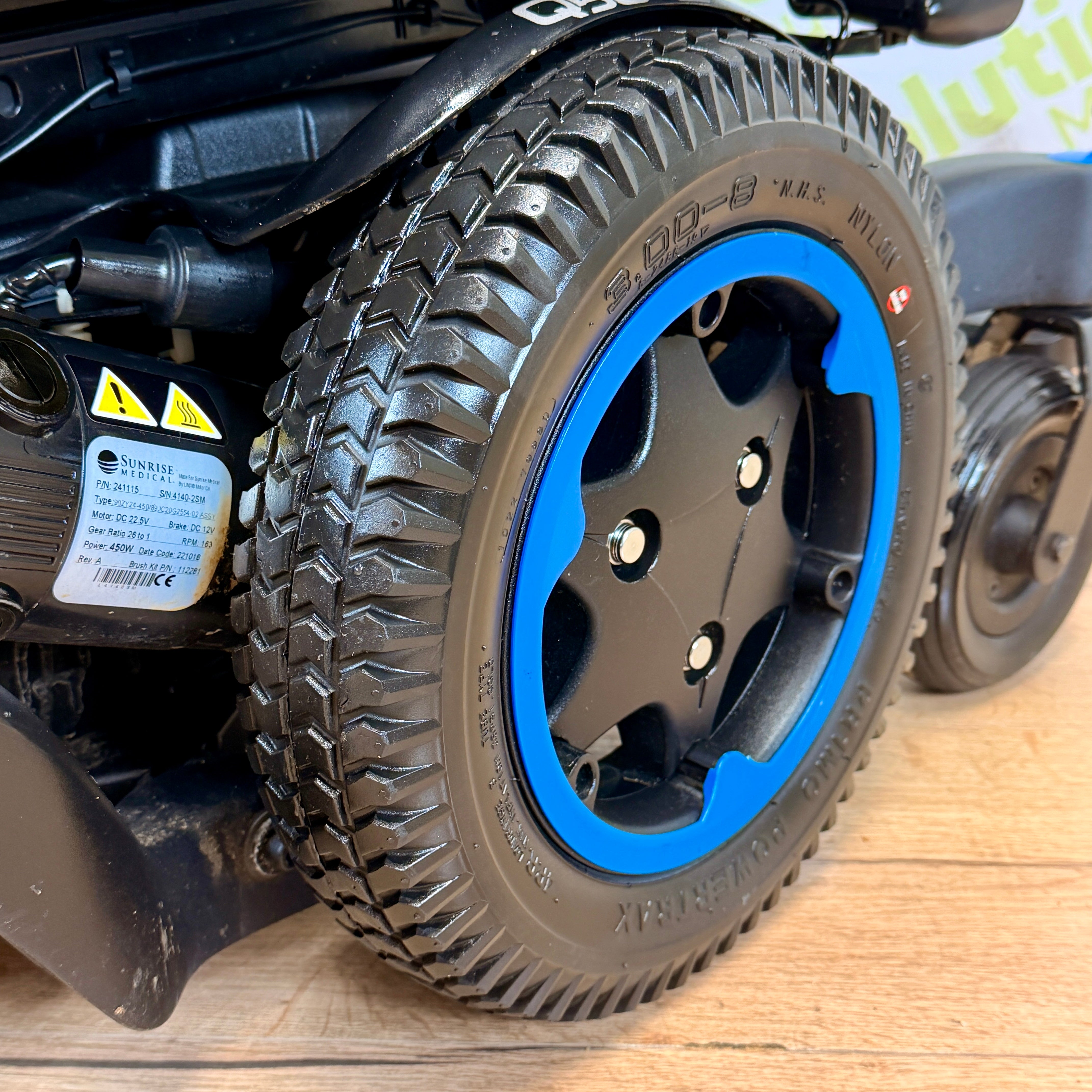 Quickie Q500M MWD 6mph Power chair Scooter -  Electric Seat Riser and Tilt,  Centre Footplate, Lights