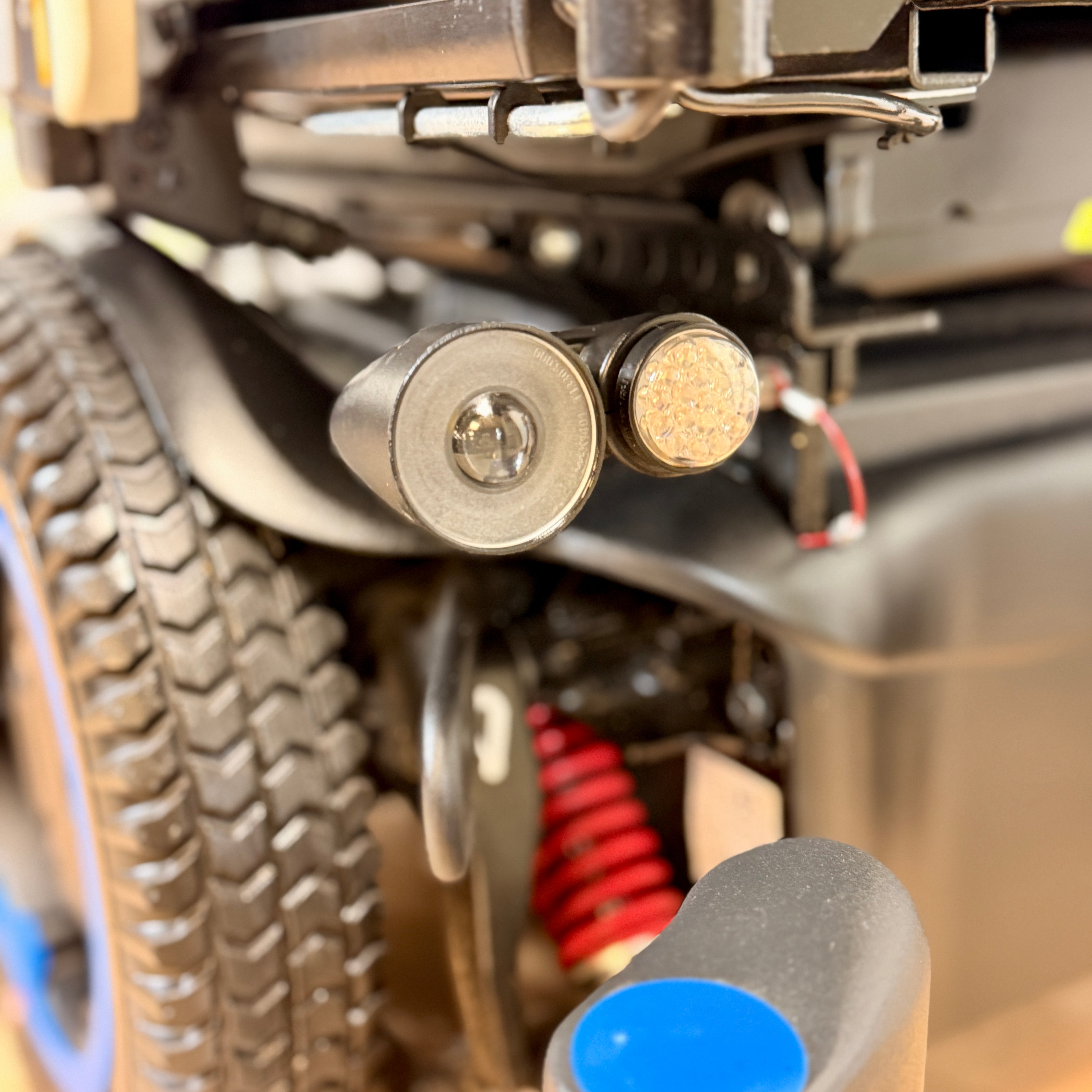 Quickie Q500M MWD 6mph Power chair Scooter -  Electric Seat Riser and Tilt,  Centre Footplate, Lights