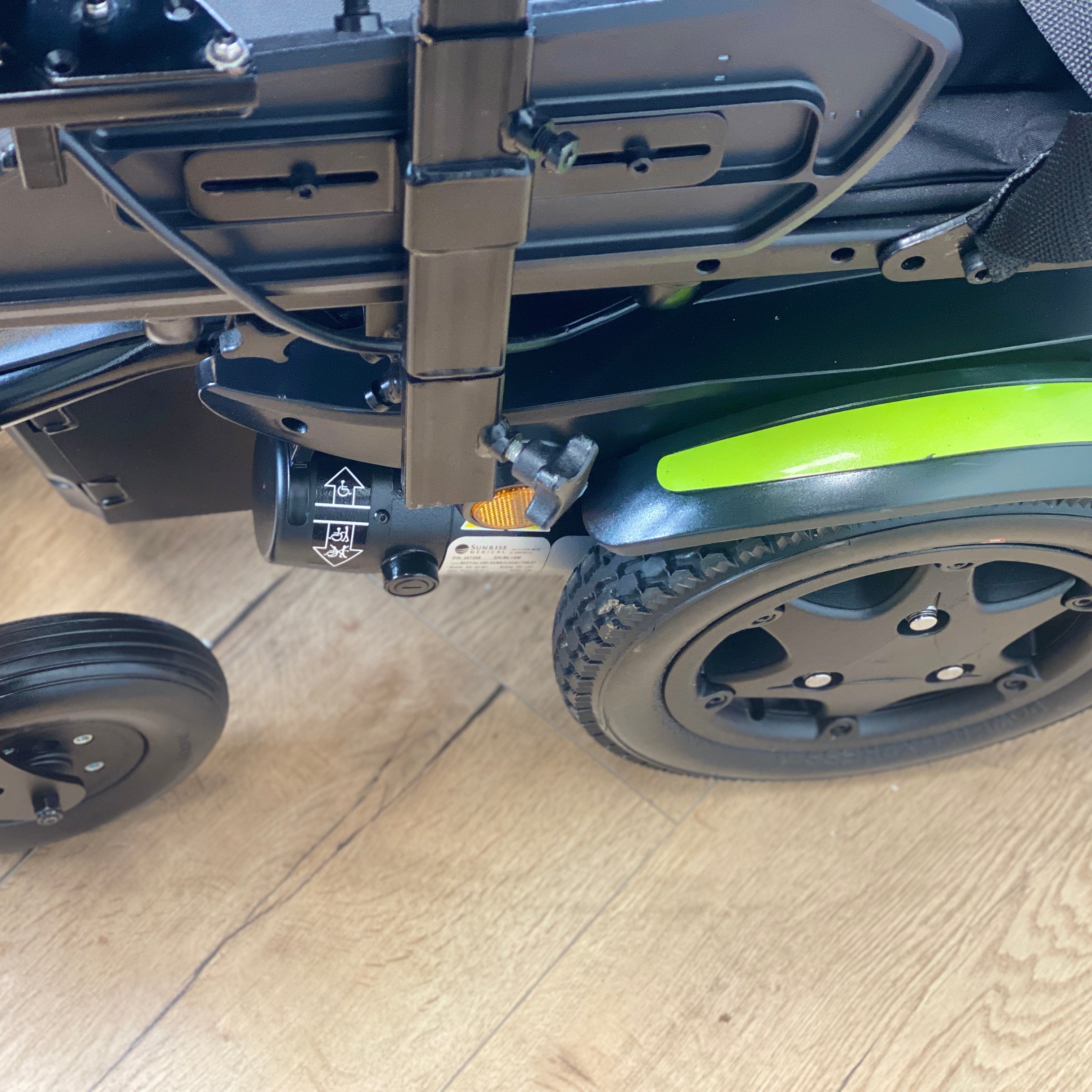 Quickie Q100R Powerchair - Narrow 4mph Rear Wheel Drive