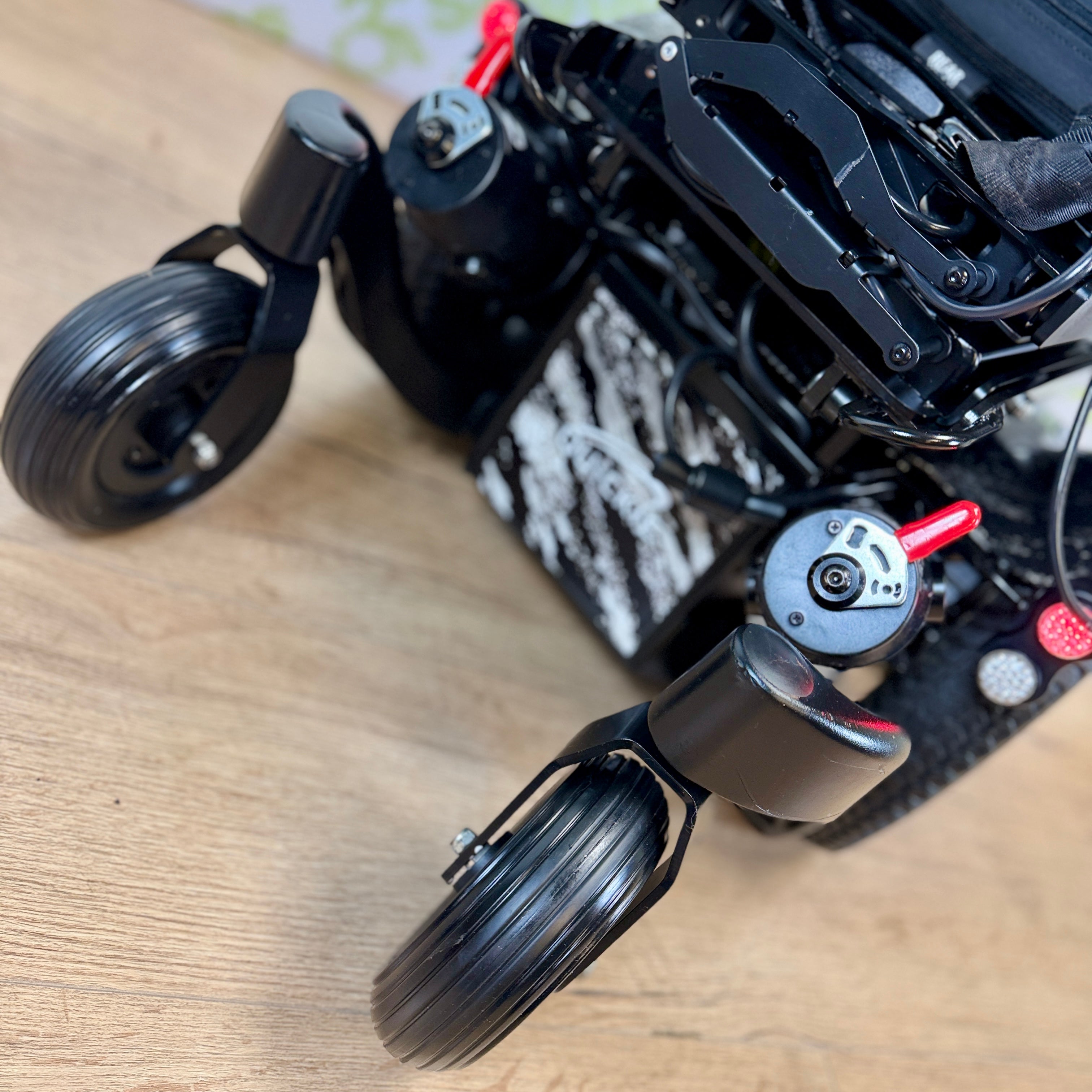 Quickie Q300M Mini MWD 4mph Electric Wheelchair Powerchair