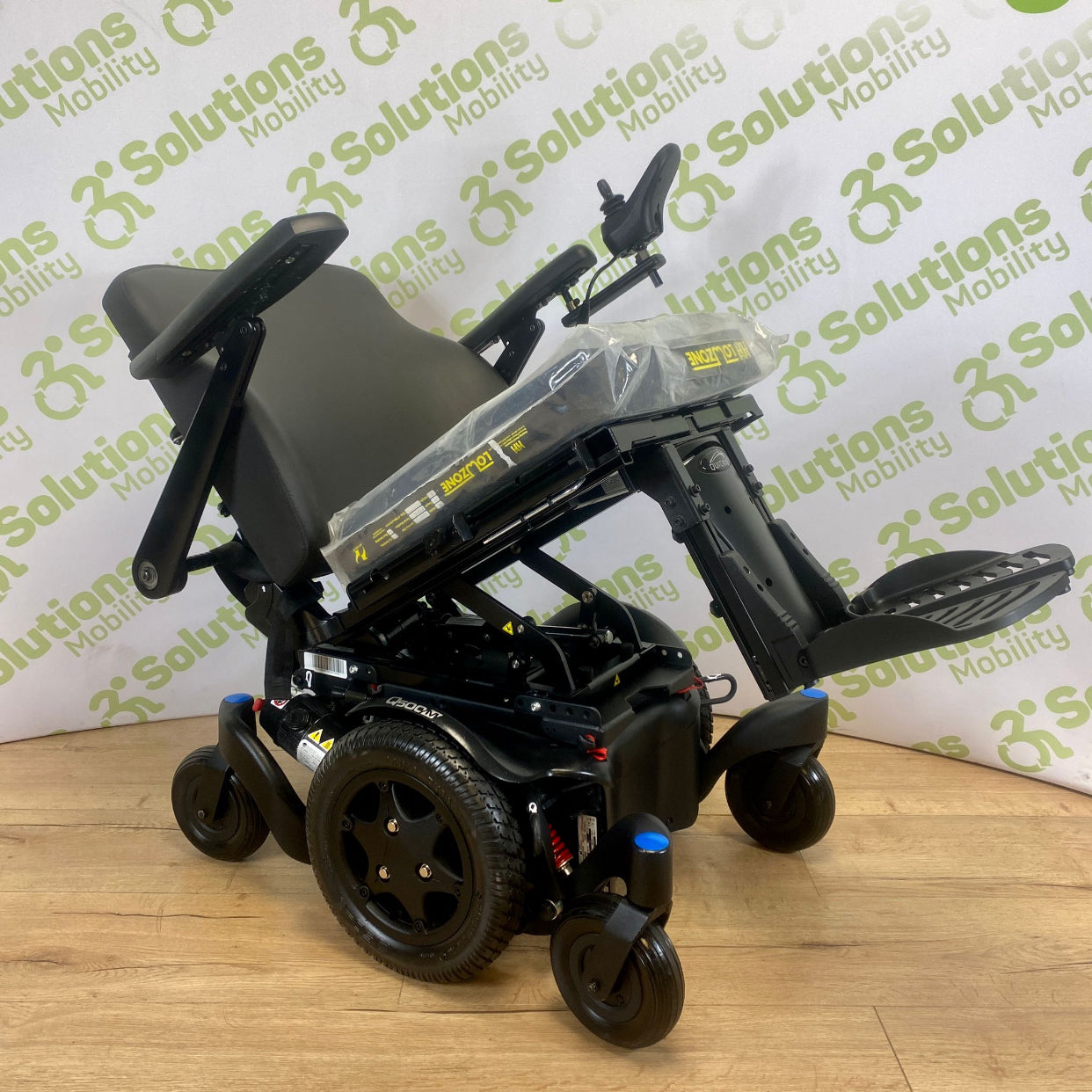 Quickie Q500M MWD 6mph Powerchair Scooter -  Electric Seat Tilt, Centre Footplate