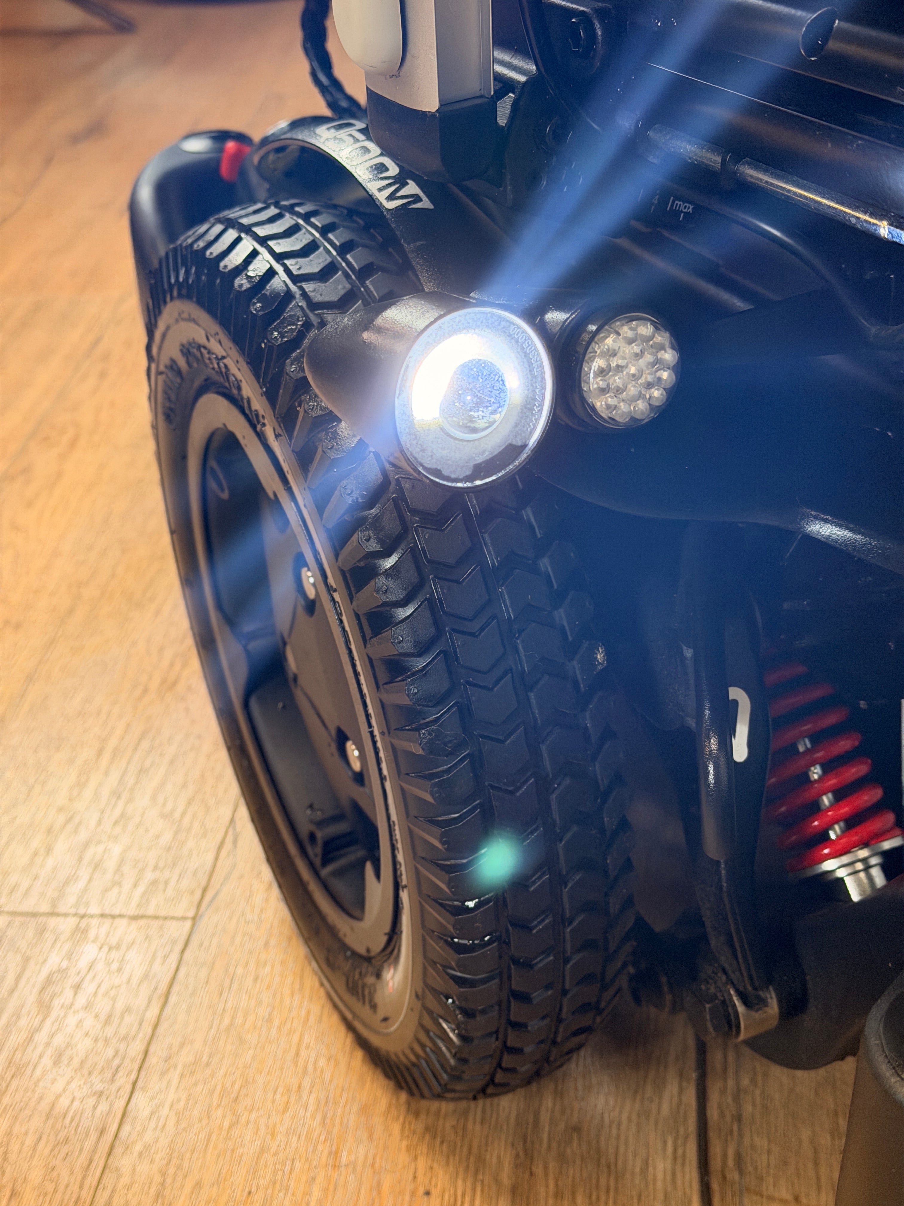 Quickie Q500M MWD 6mph Powerchair Electric Tilt, Footplate, Lights 2025