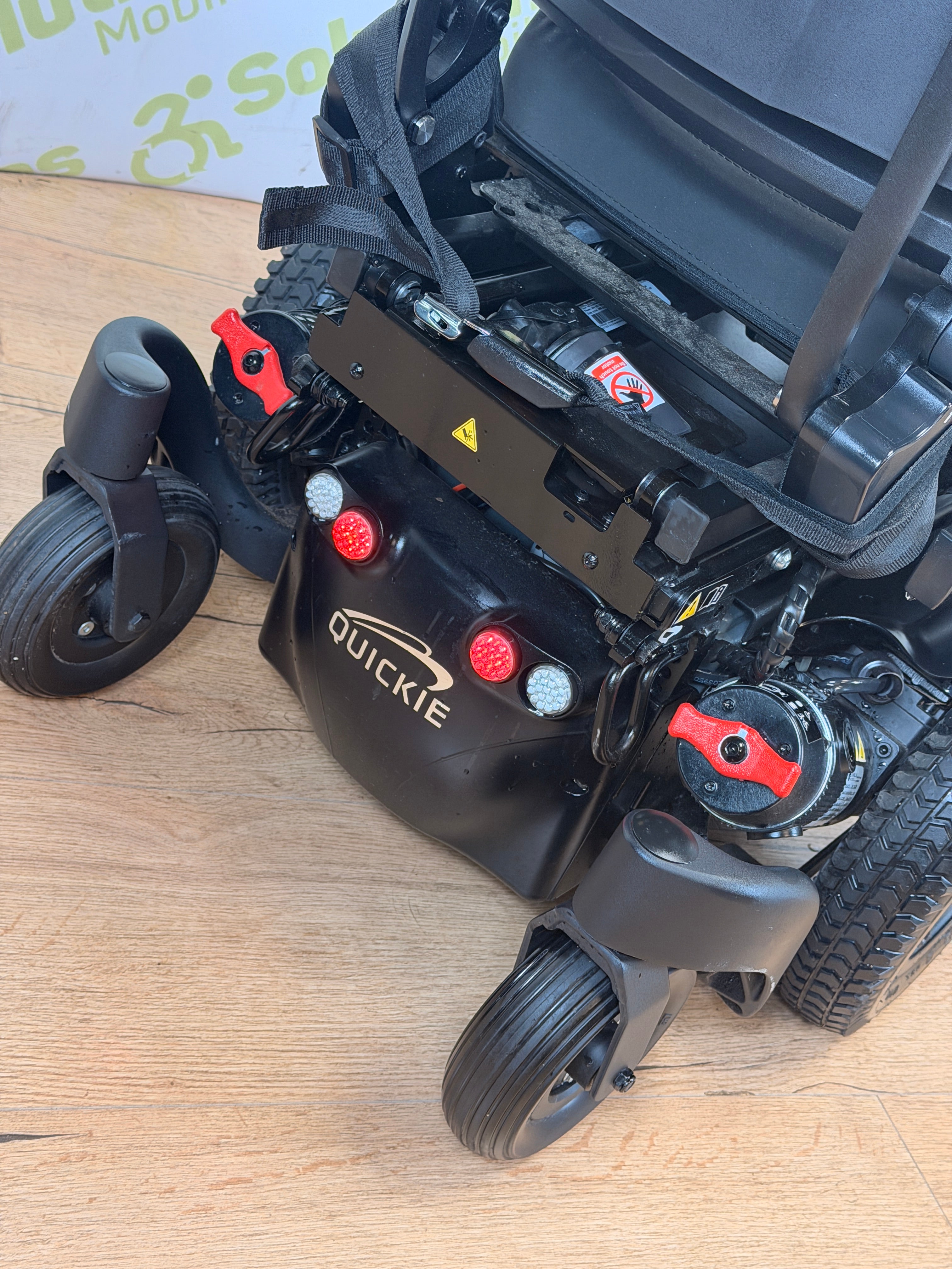 Quickie Q500M MWD 6mph Powerchair Electric Tilt, Footplate, Lights 2025