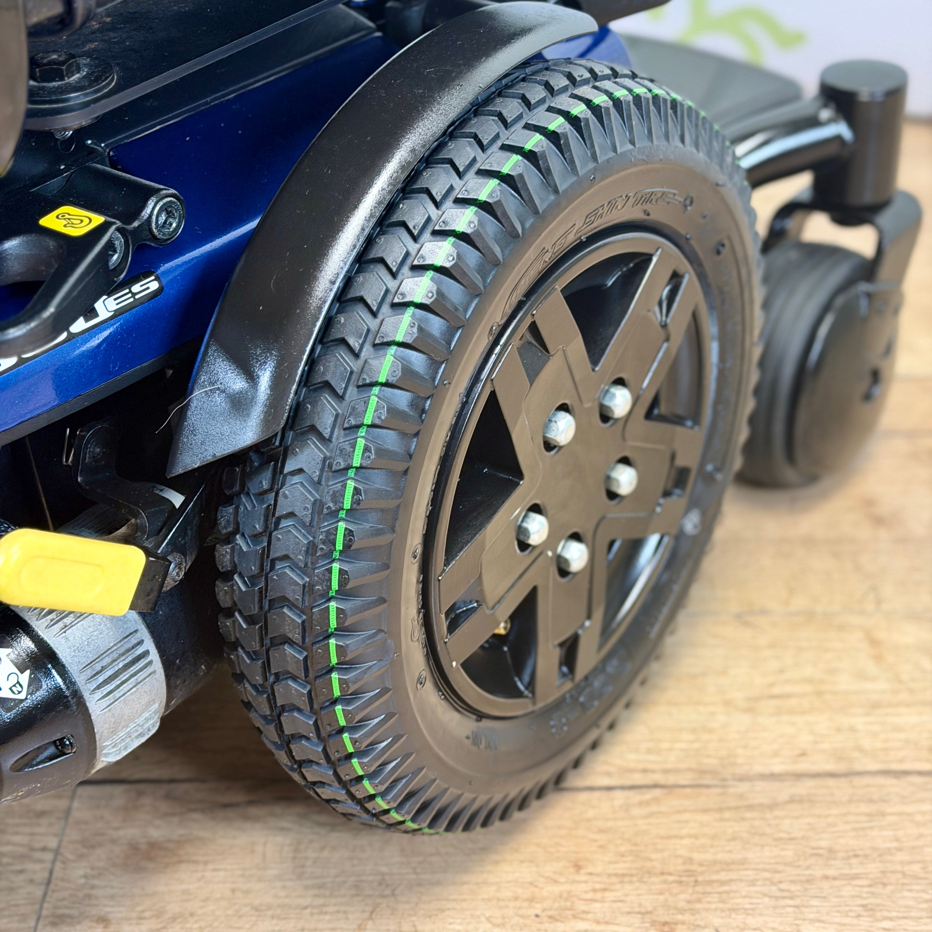 Pride Jazzy 600ES 4mph Mid Wheel Drive Electric Mobility Powerchair