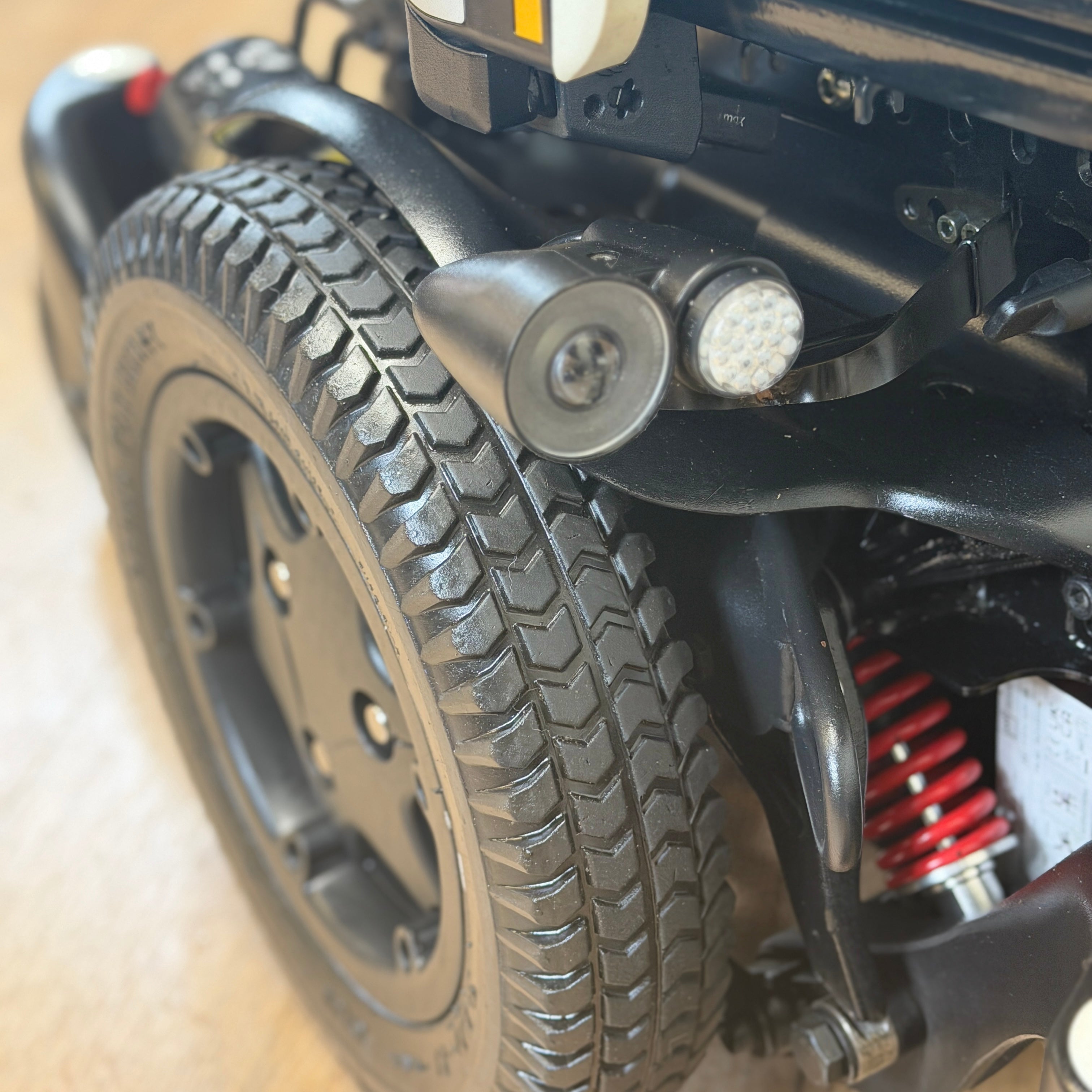 Quickie Q500M MWD 6mph Power chair Scooter Electric Seat Rise and Tilt, Lights