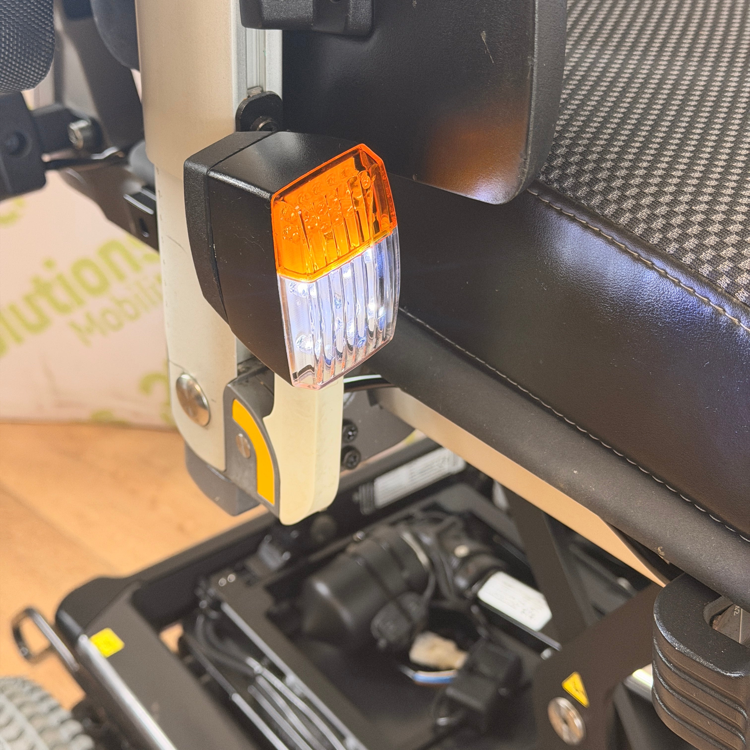 Quickie Puma 40 RWD Powerchair Electric Rise, Electric Tilt, 6mph