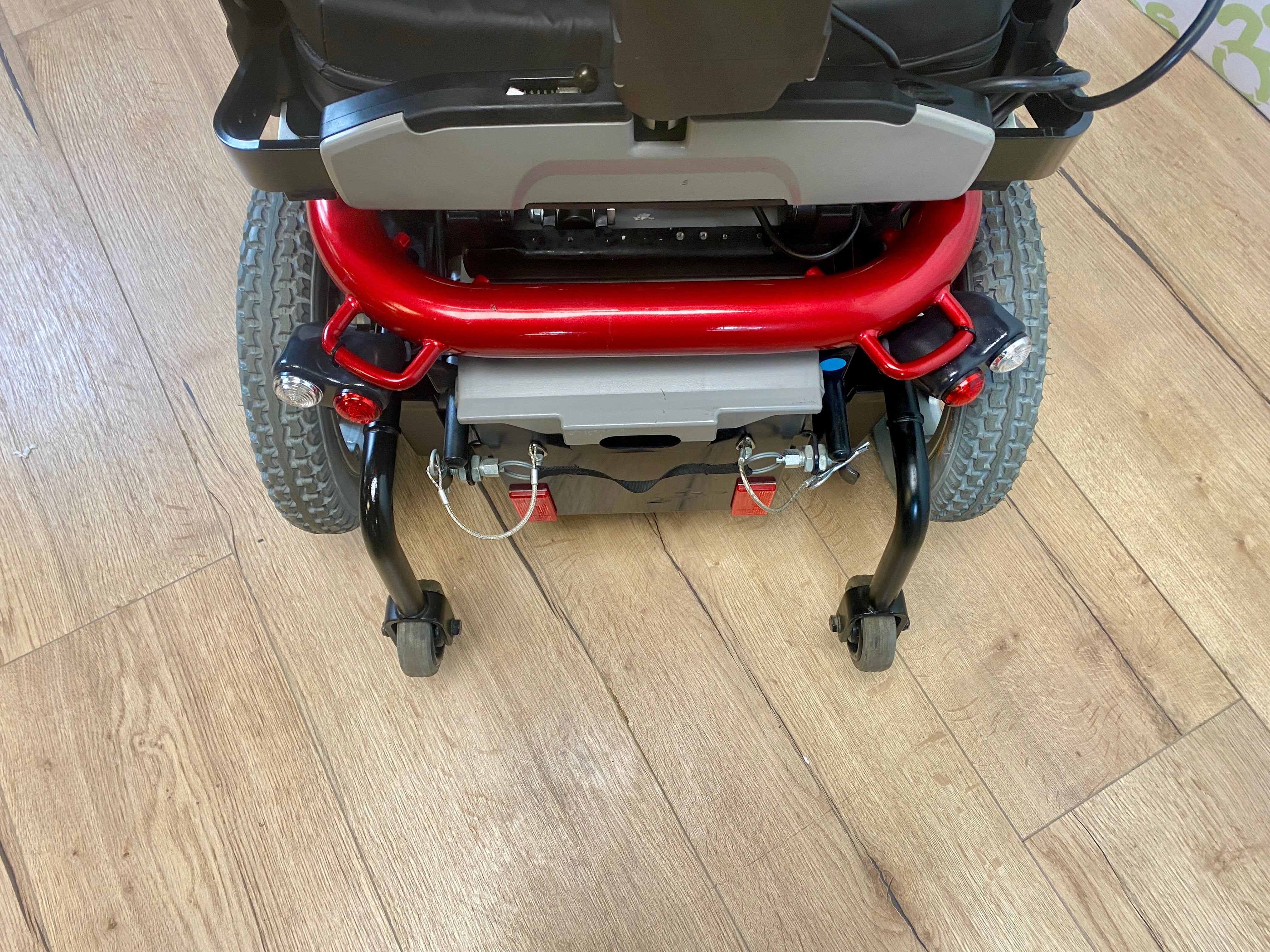 Invacare Xtr2 6mph RWD Electric Tilt, Recline, Lights Mobility Powerchair