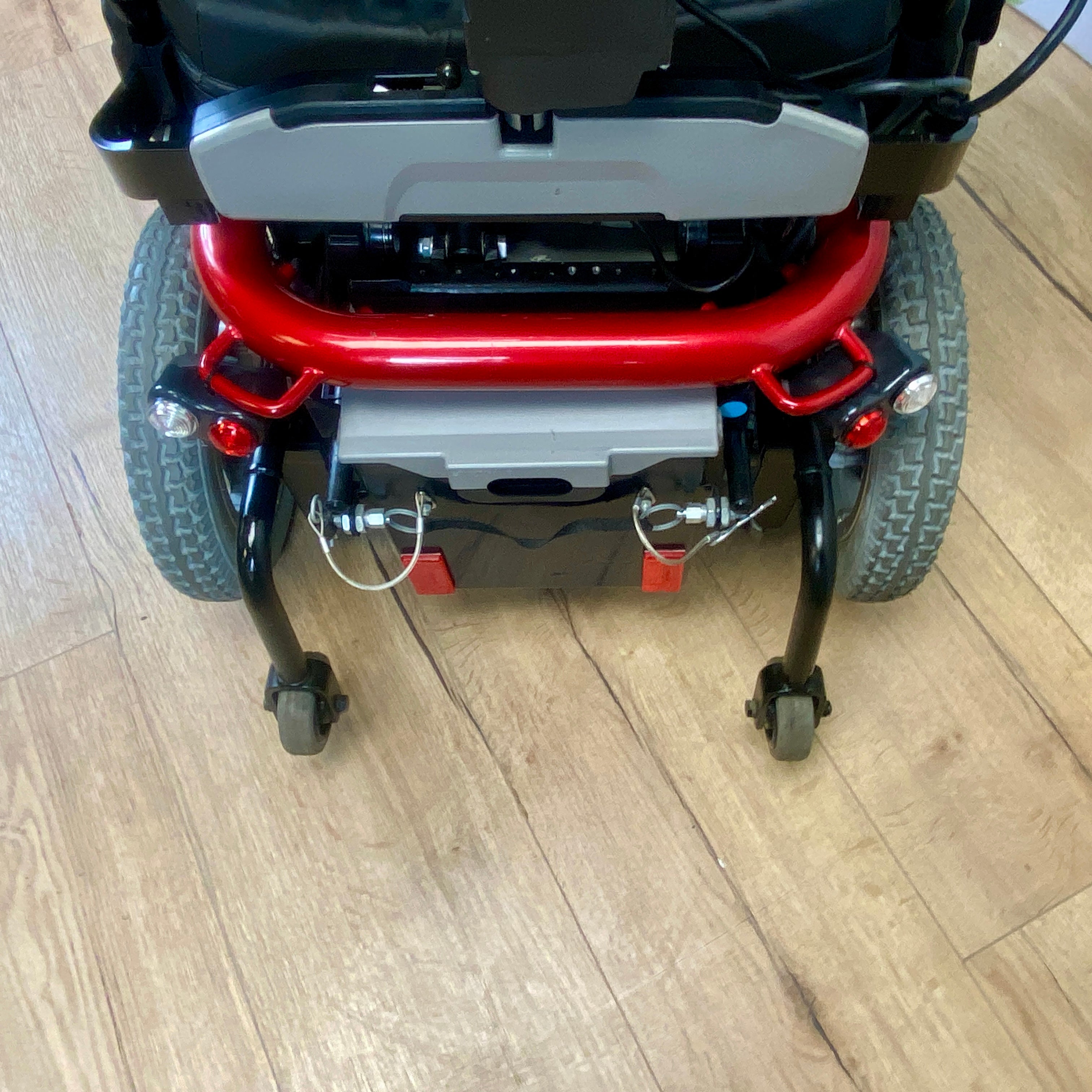 Invacare Xtr2 6mph RWD Electric Tilt, Recline, Lights Mobility Powerchair