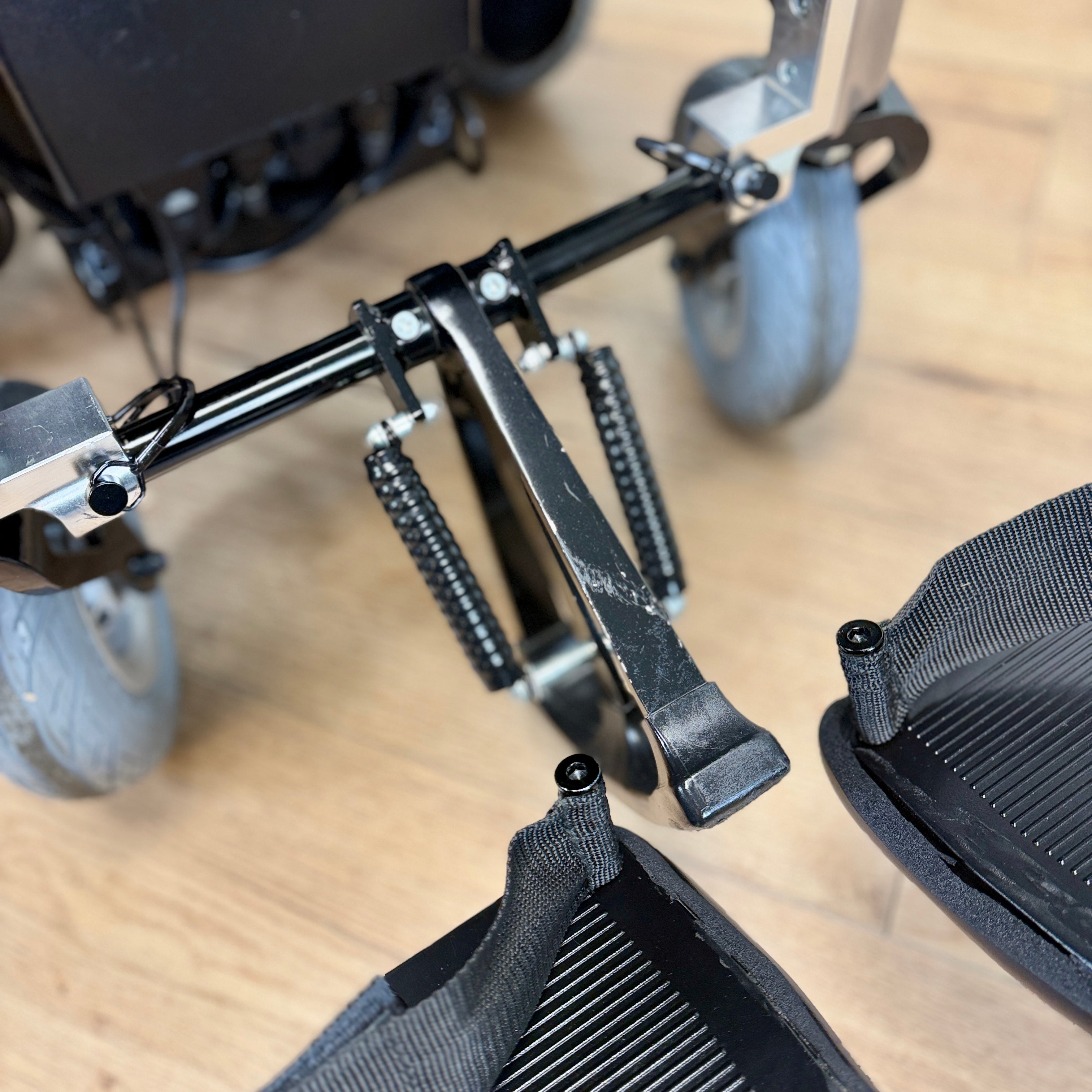 Kymco K Activ CAPTAIN SEAT 6mph Powerchair - Class 3 Lights