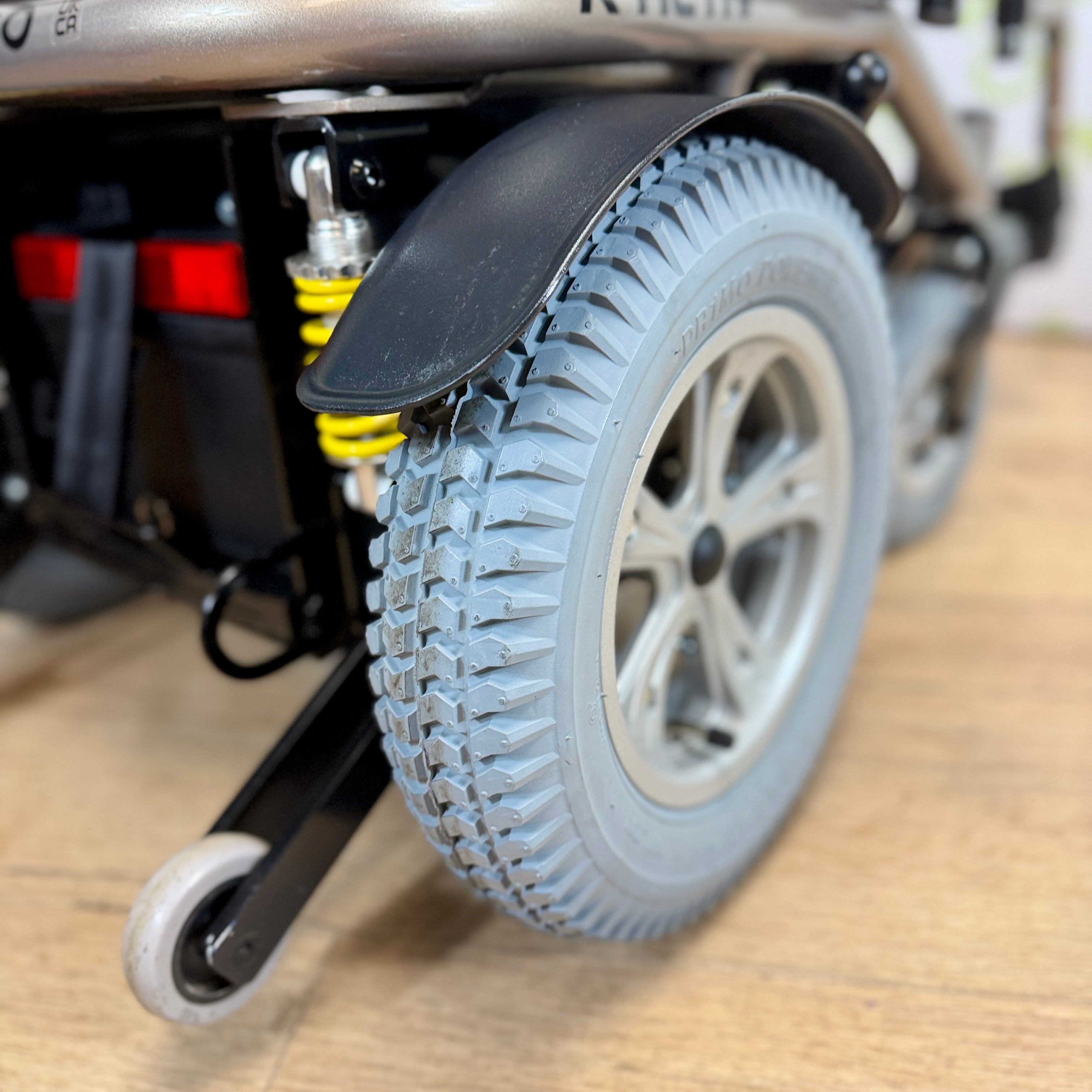 Kymco K Activ CAPTAIN SEAT 6mph Powerchair - Class 3 Lights