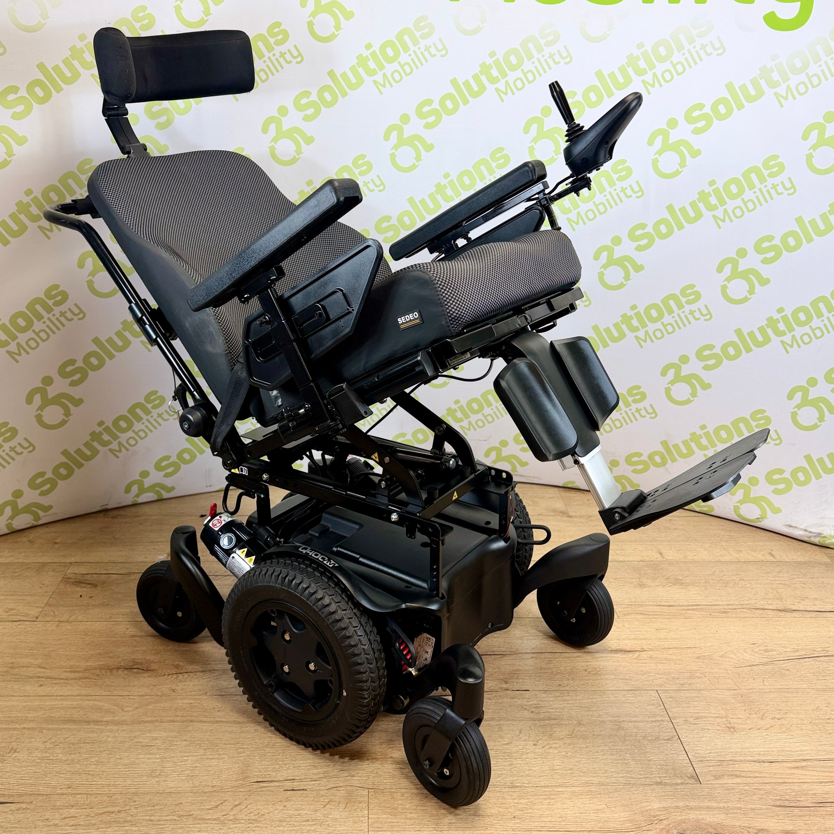 Quickie Q400M MWD 4mph Powerchair -  Electric Seat Tilt, Centre Footplate, Powerchair