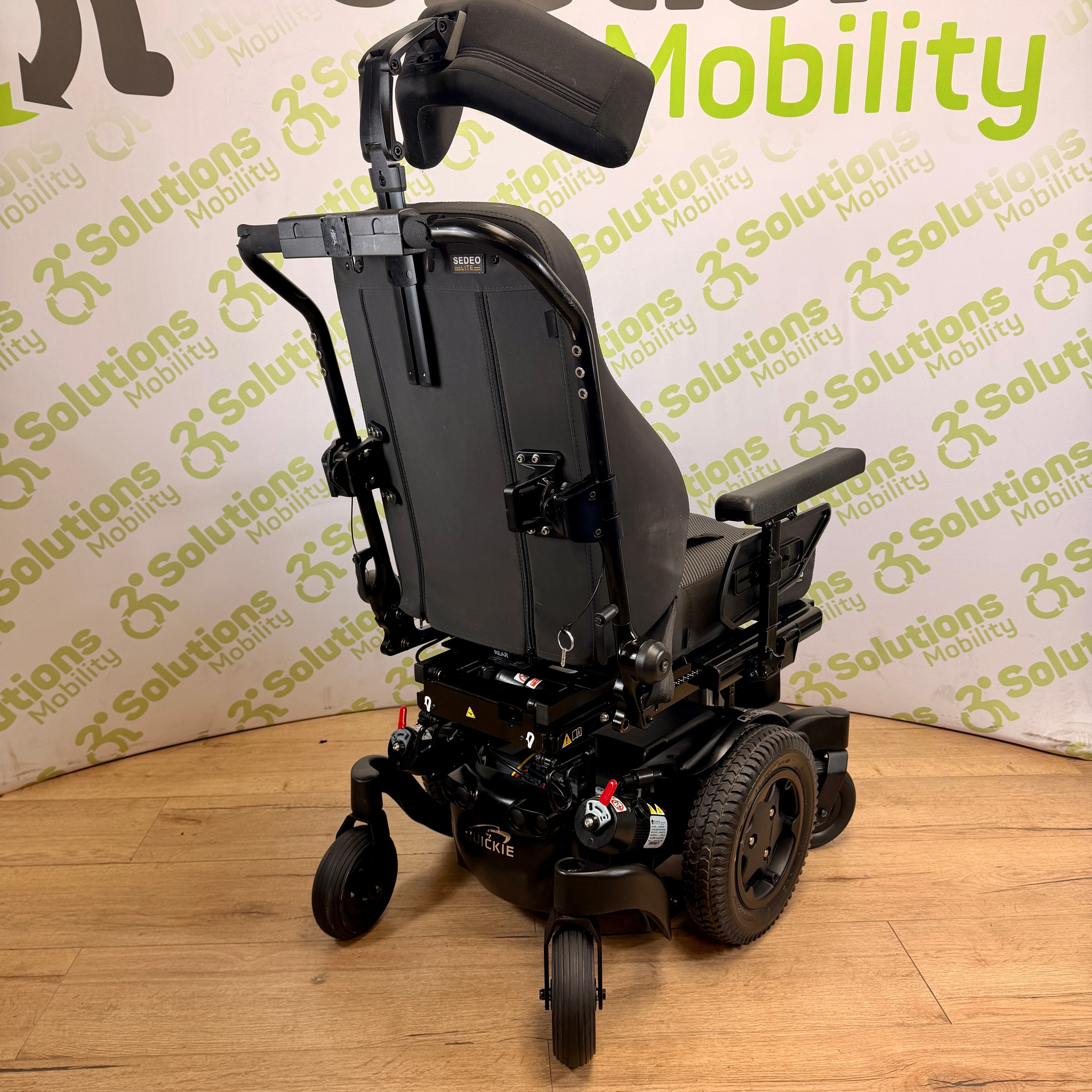 Quickie Q400M MWD 4mph Powerchair -  Electric Seat Tilt, Centre Footplate, Powerchair