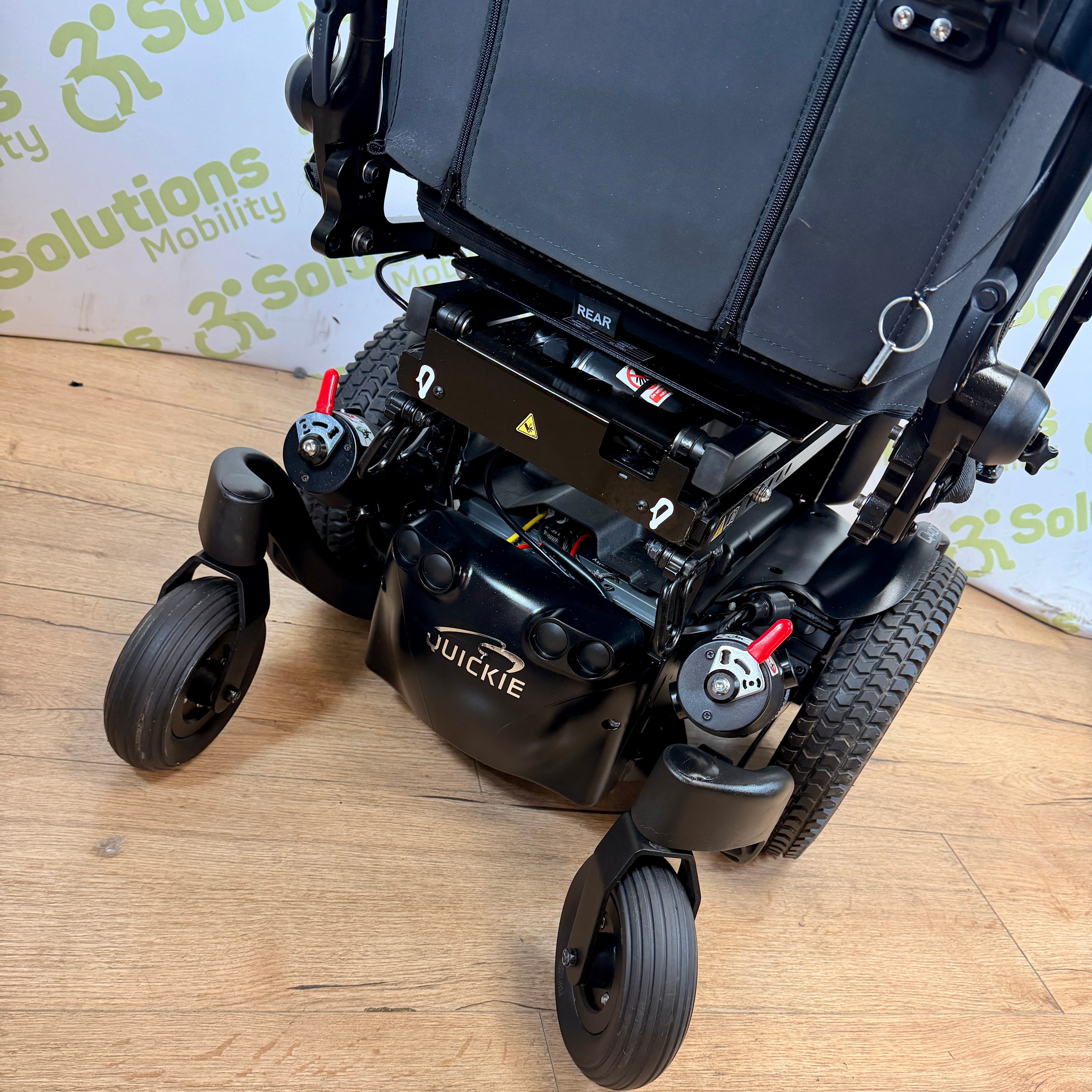 Quickie Q400M MWD 4mph Powerchair -  Electric Seat Tilt, Centre Footplate, Powerchair