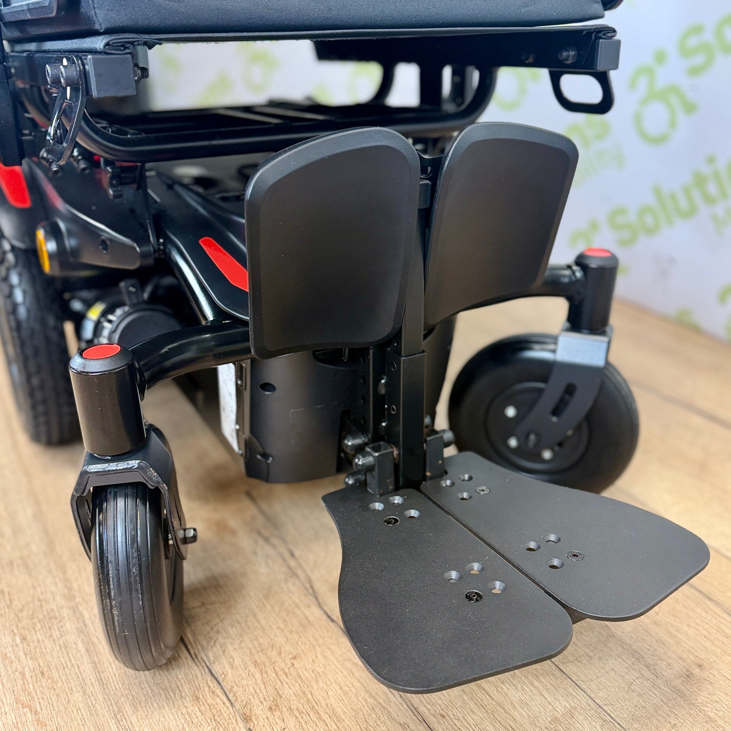 Quickie Q100R Powerchair - Narrow 4mph Rear Wheel Drive