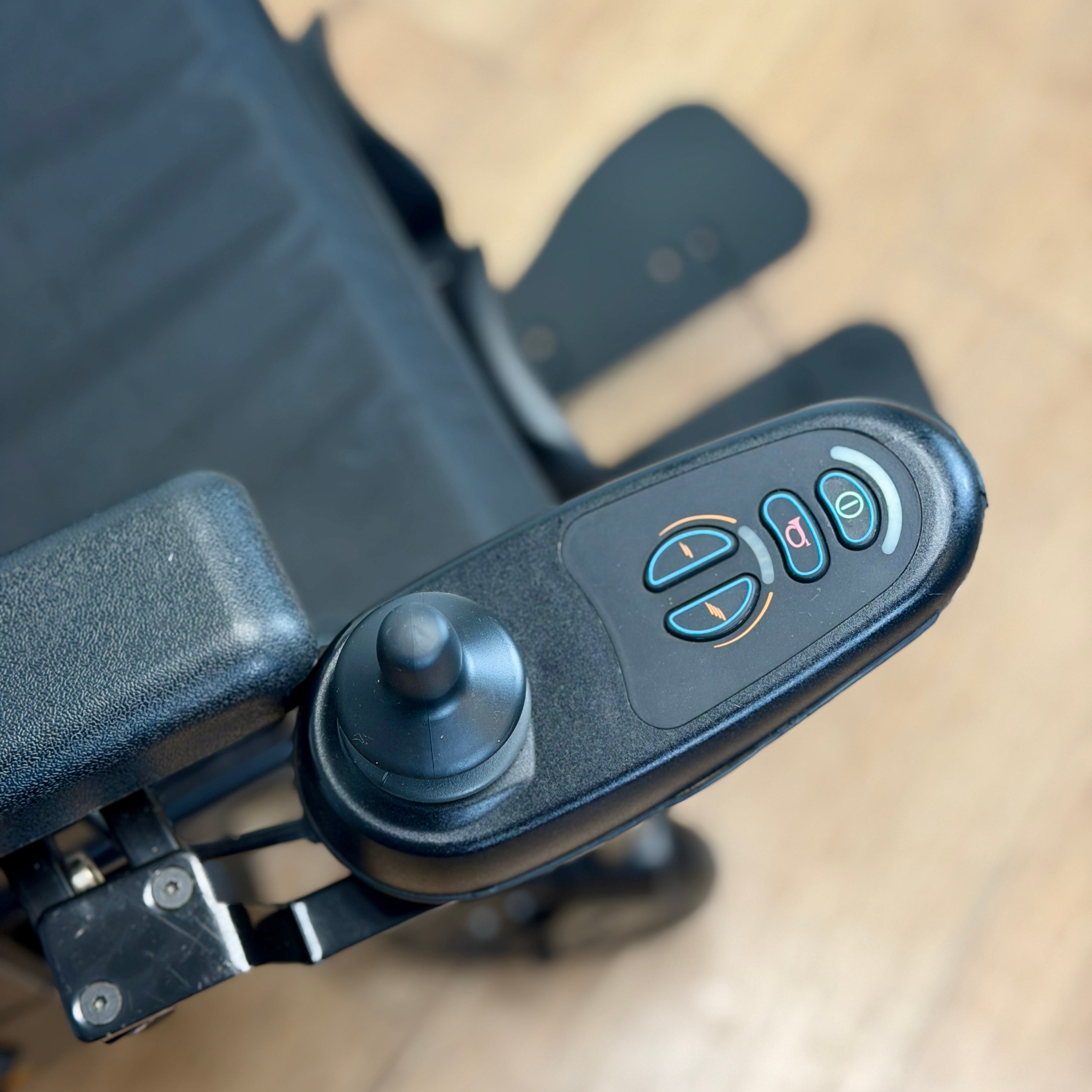 Quickie Q100R Powerchair - Narrow 4mph Rear Wheel Drive