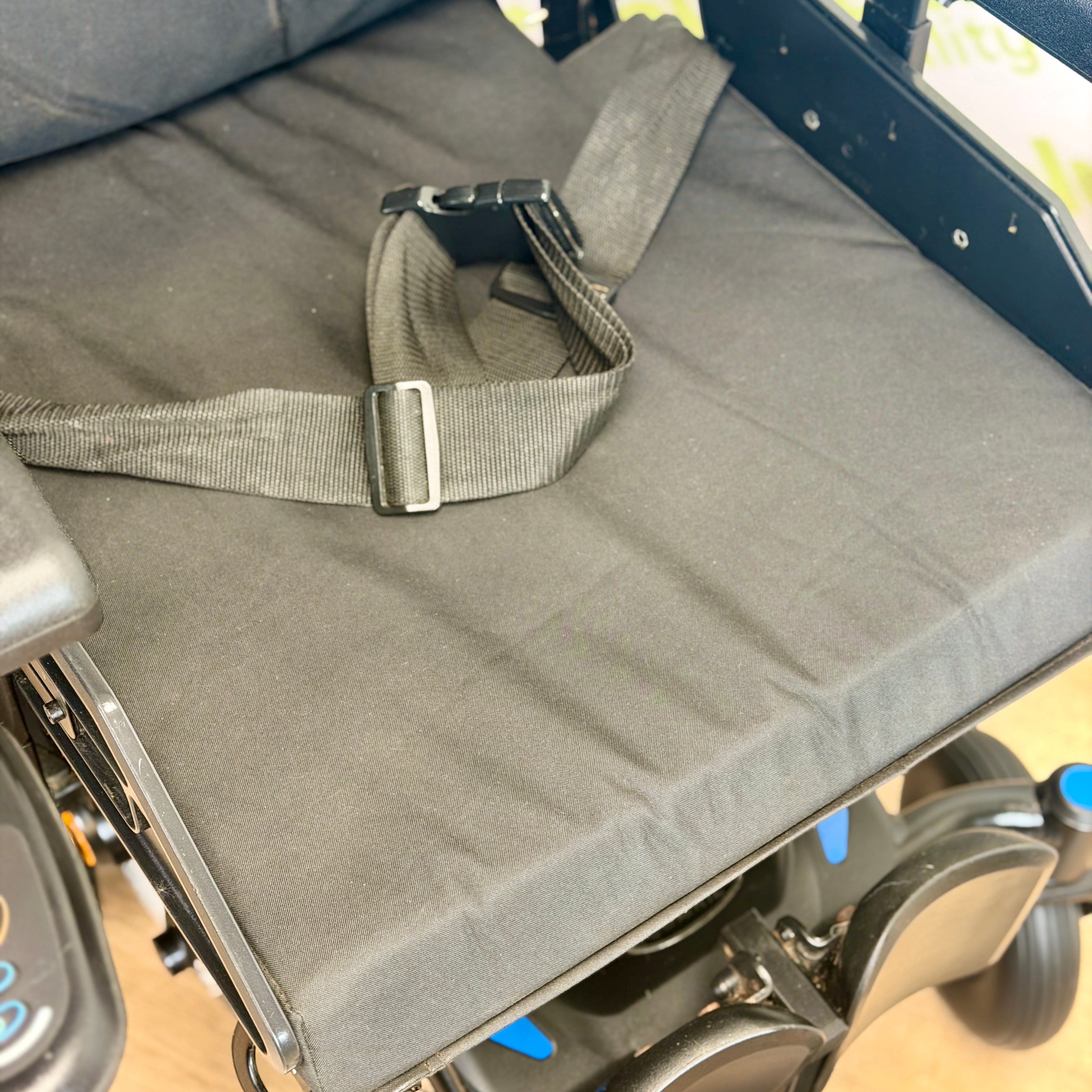 Quickie Q100R Powerchair - Narrow 4mph Rear Wheel Drive