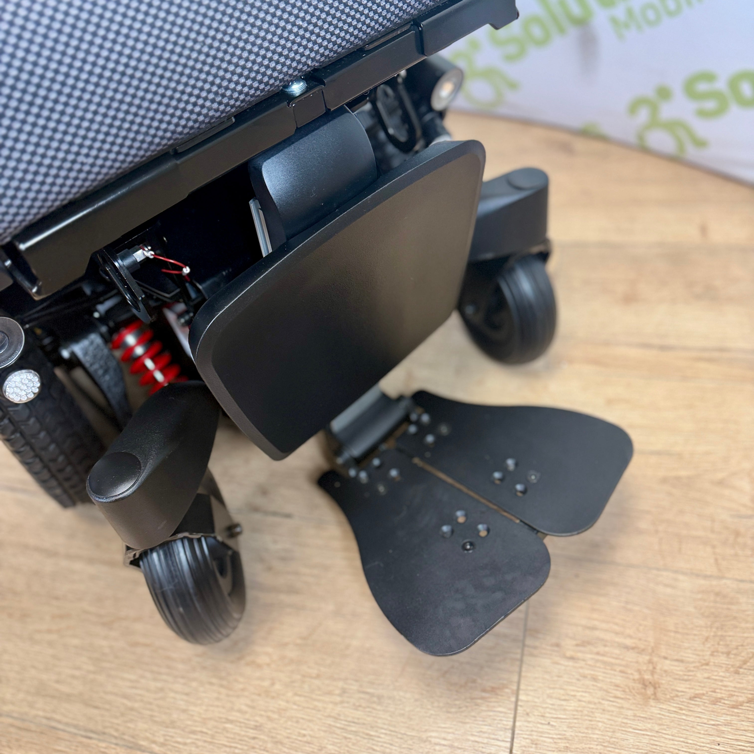 Quickie Q300M Mini MWD 6mph Powerchair Electric Rise and Tilt