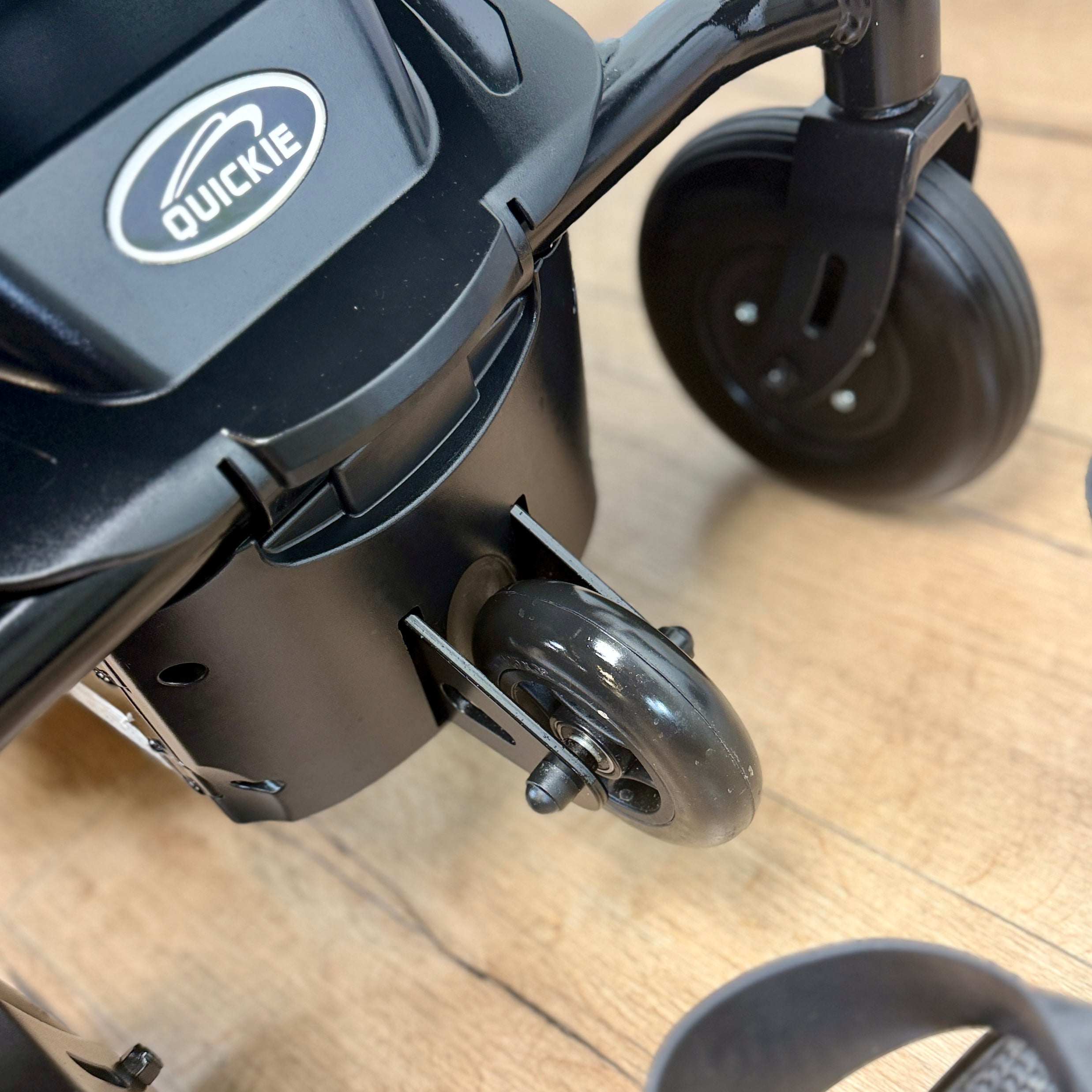 Quickie Q100R Powerchair - Narrow 4mph Rear Wheel Drive
