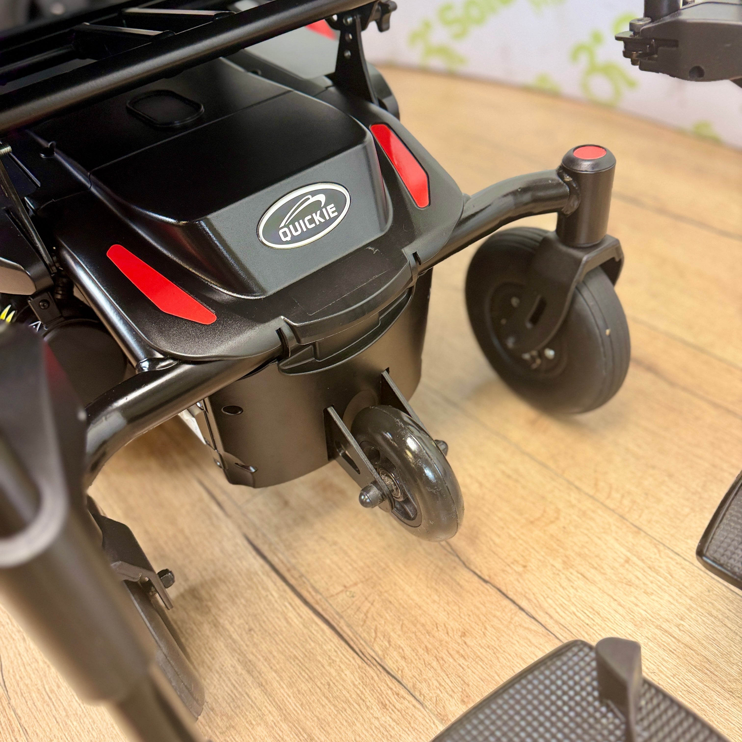 Quickie Q100R Powerchair - Narrow 4mph Rear Wheel Drive