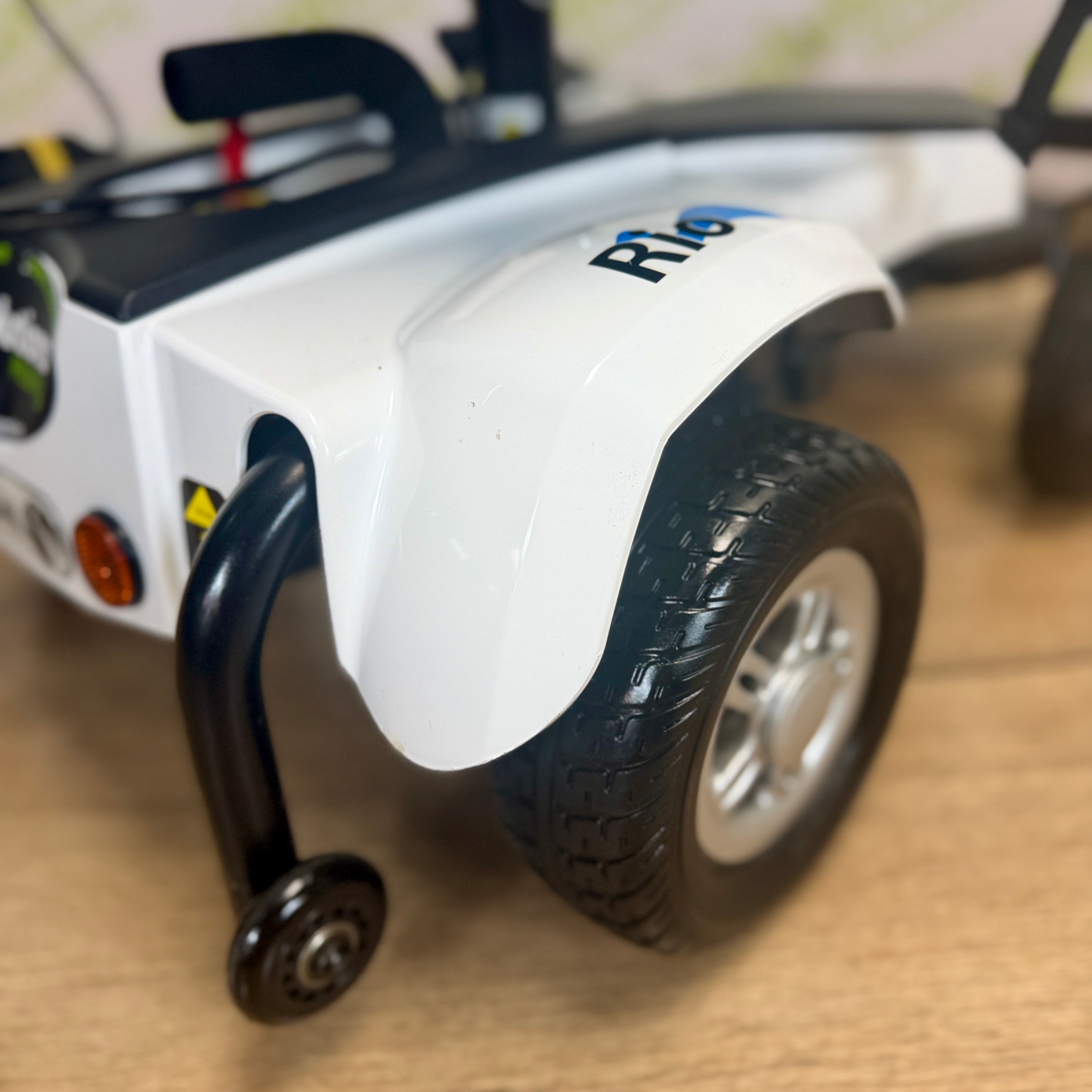 Rascal RIO 4mph Mid Wheel Drive Electric Mobility  Powerchair