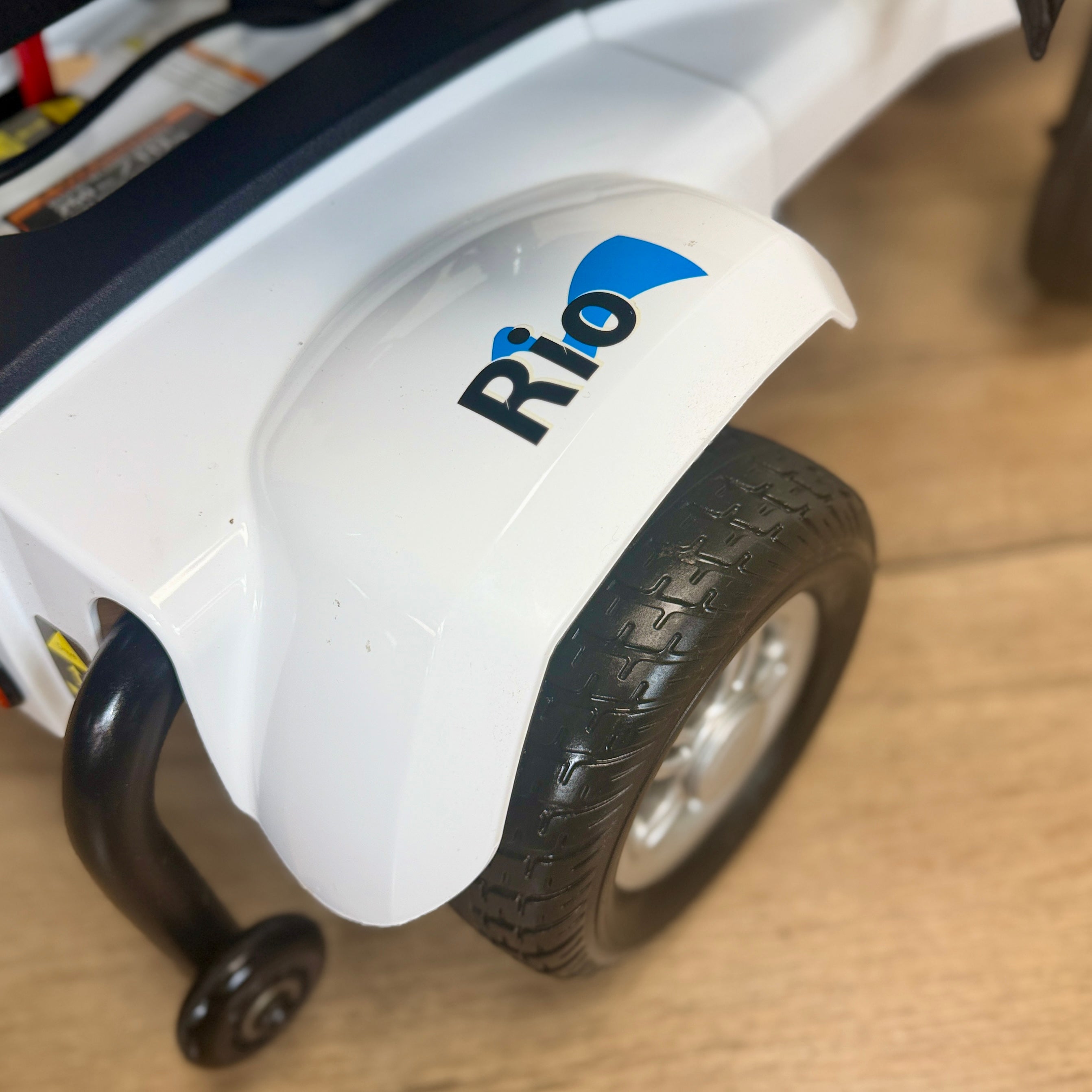Rascal RIO 4mph Mid Wheel Drive Electric Mobility  Powerchair