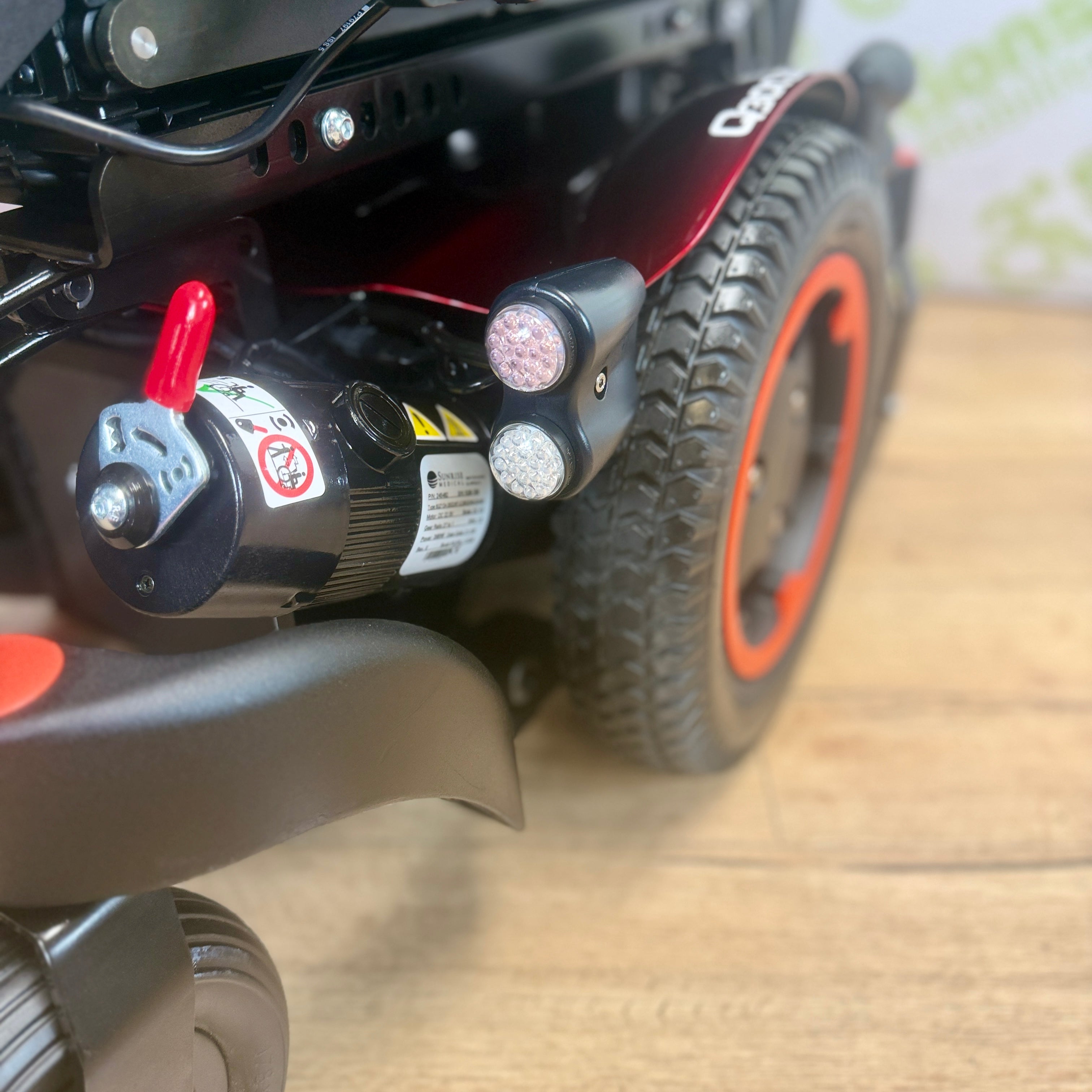 Quickie Q300M Mini MWD 6mph Powerchair Electric Rise and Tilt