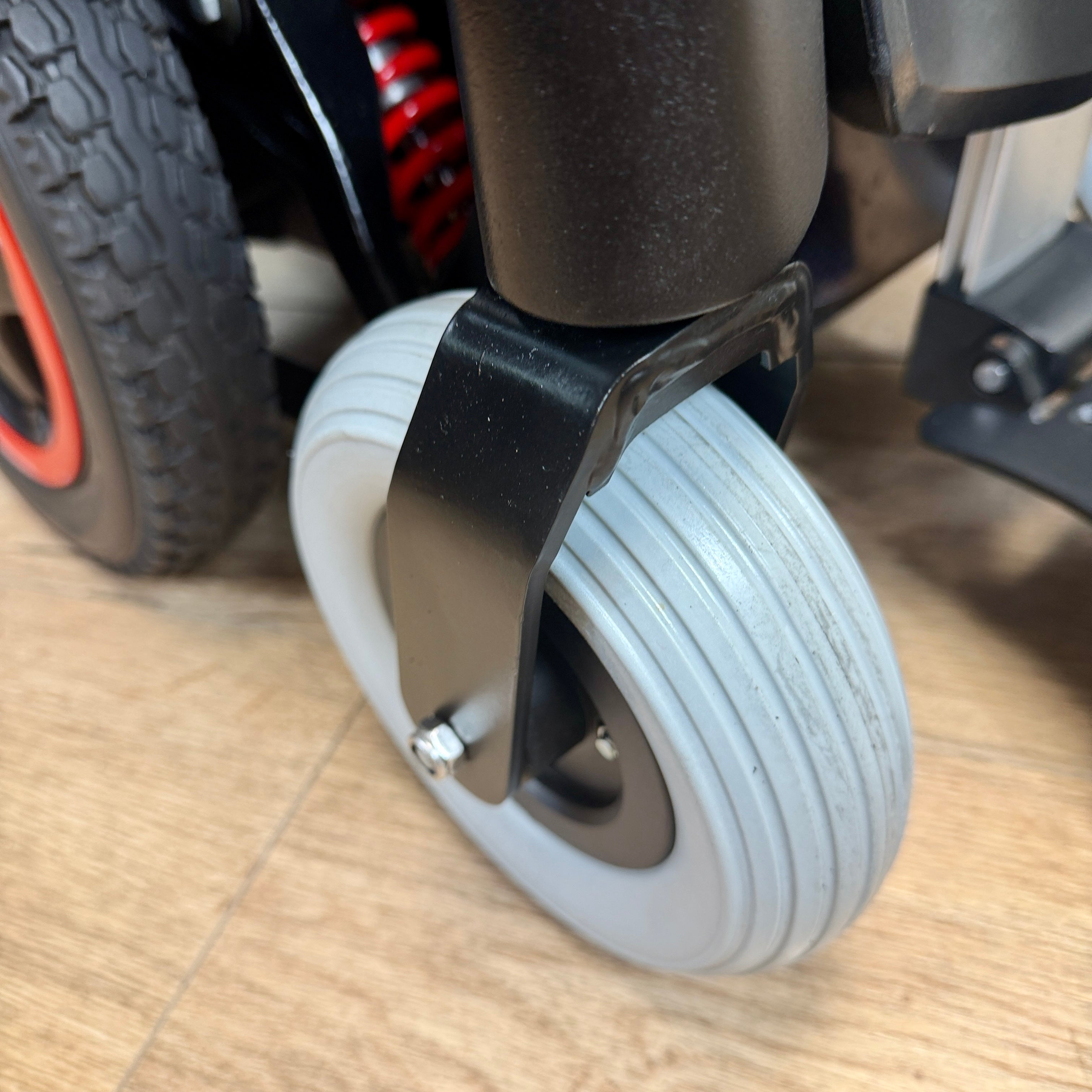 Quickie Q300M Mini MWD 6mph Powerchair Electric Rise and Tilt