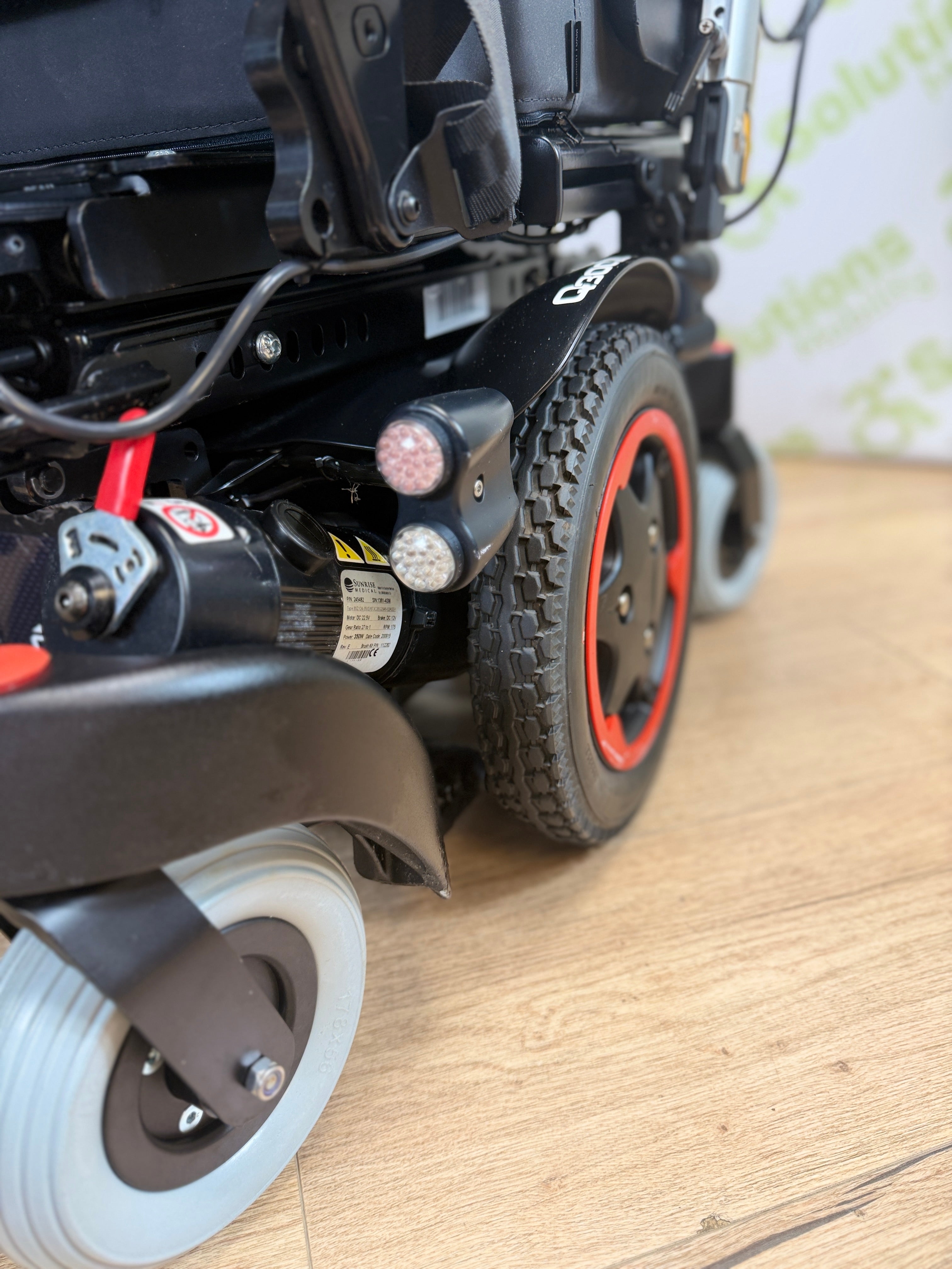 Quickie Q300M Mini MWD 6mph Powerchair Electric Rise and Tilt