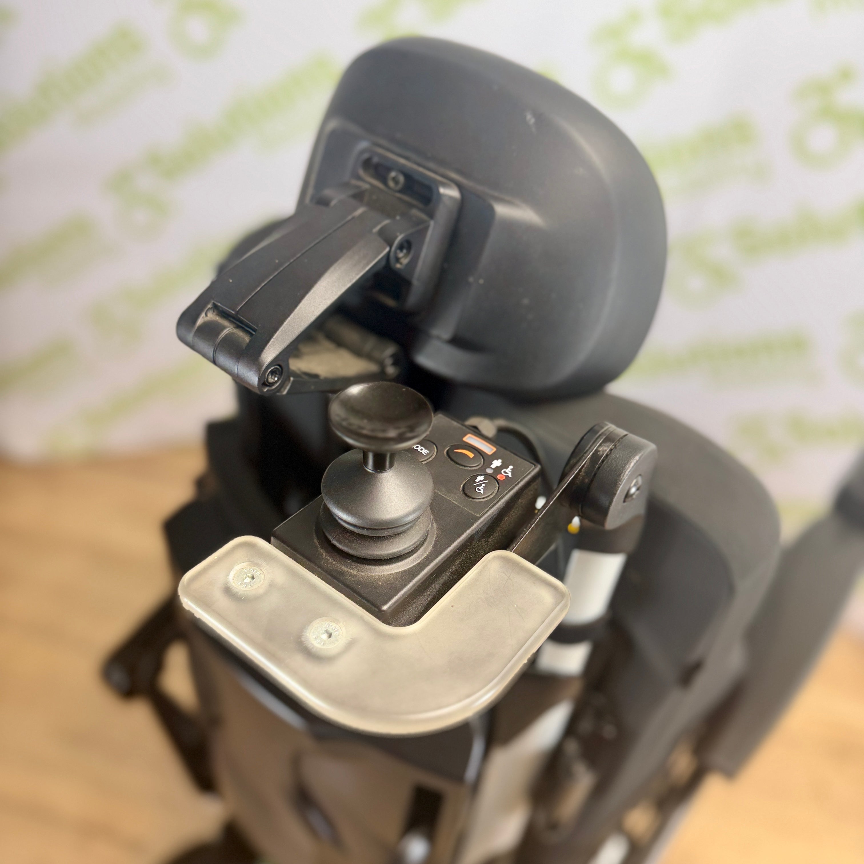 Quickie Q300M Mini MWD 6mph Powerchair Electric Rise Tilt Recline Footplate DUAL
