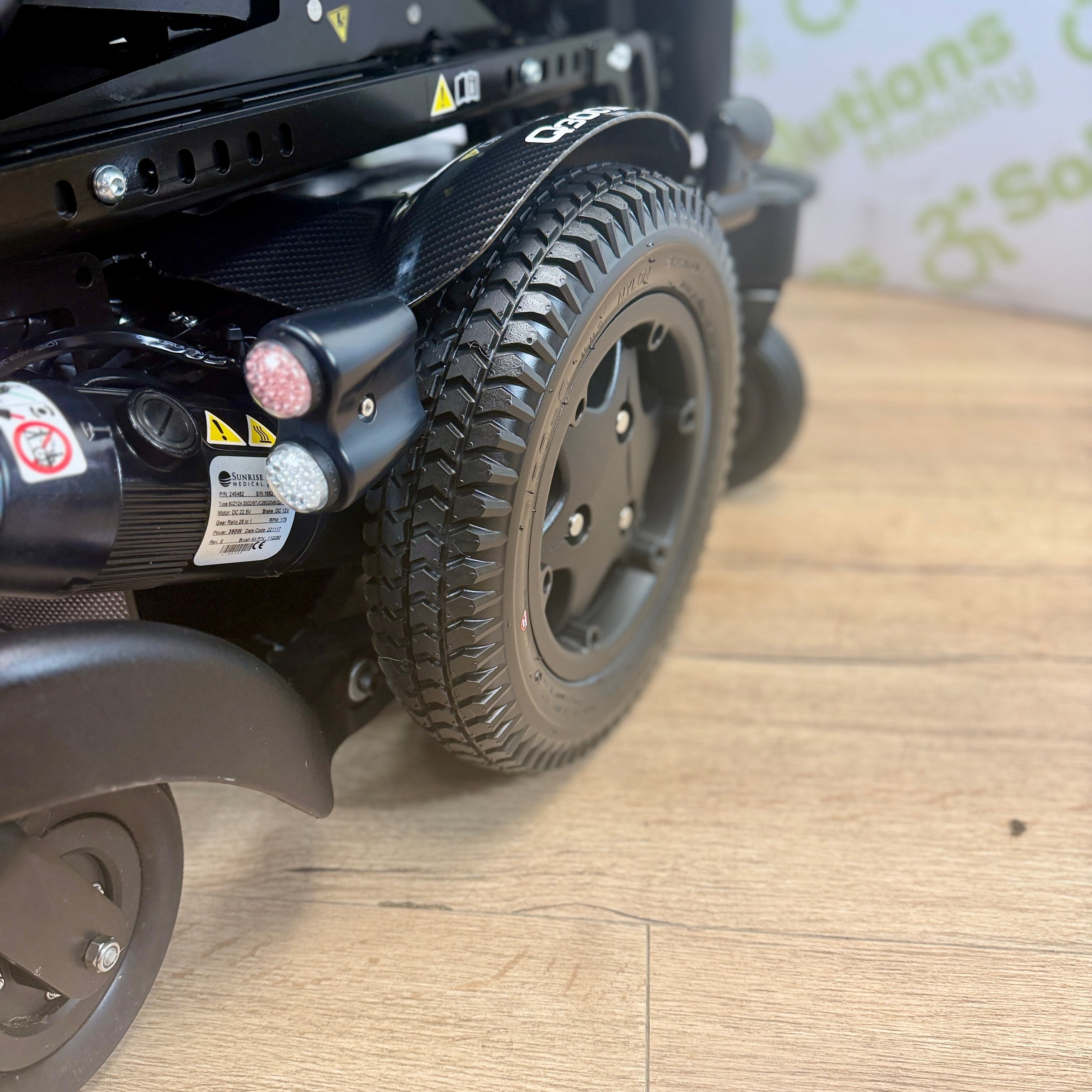 Quickie Q300M Mini MWD 6mph Powerchair Electric Rise Tilt Recline Footplate DUAL