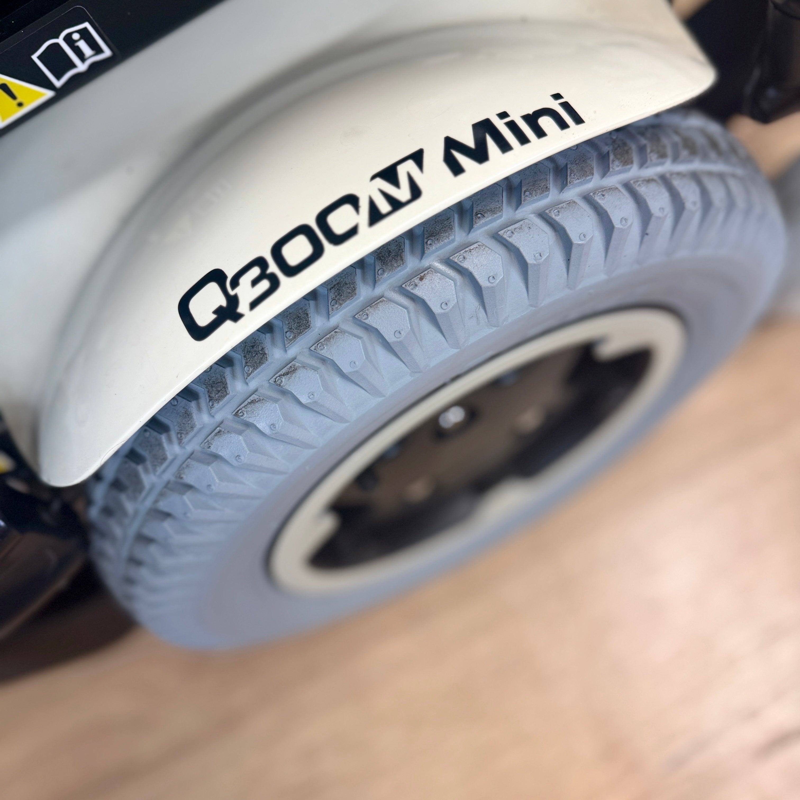 Quickie Q300M Mini MWD 6mph Powerchair Electric Rise and Tilt