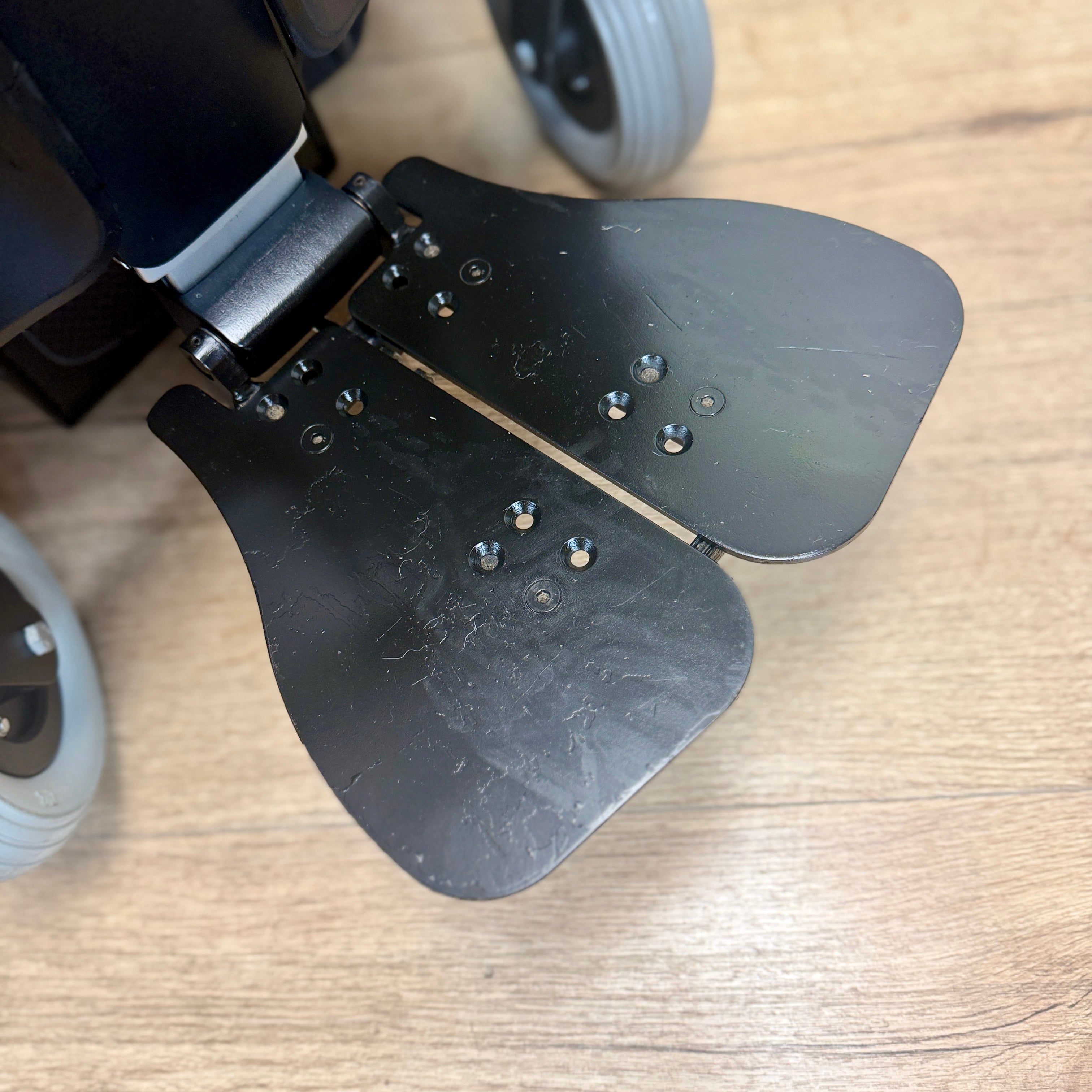 Quickie Q300M Mini MWD 6mph Powerchair Electric Rise and Tilt