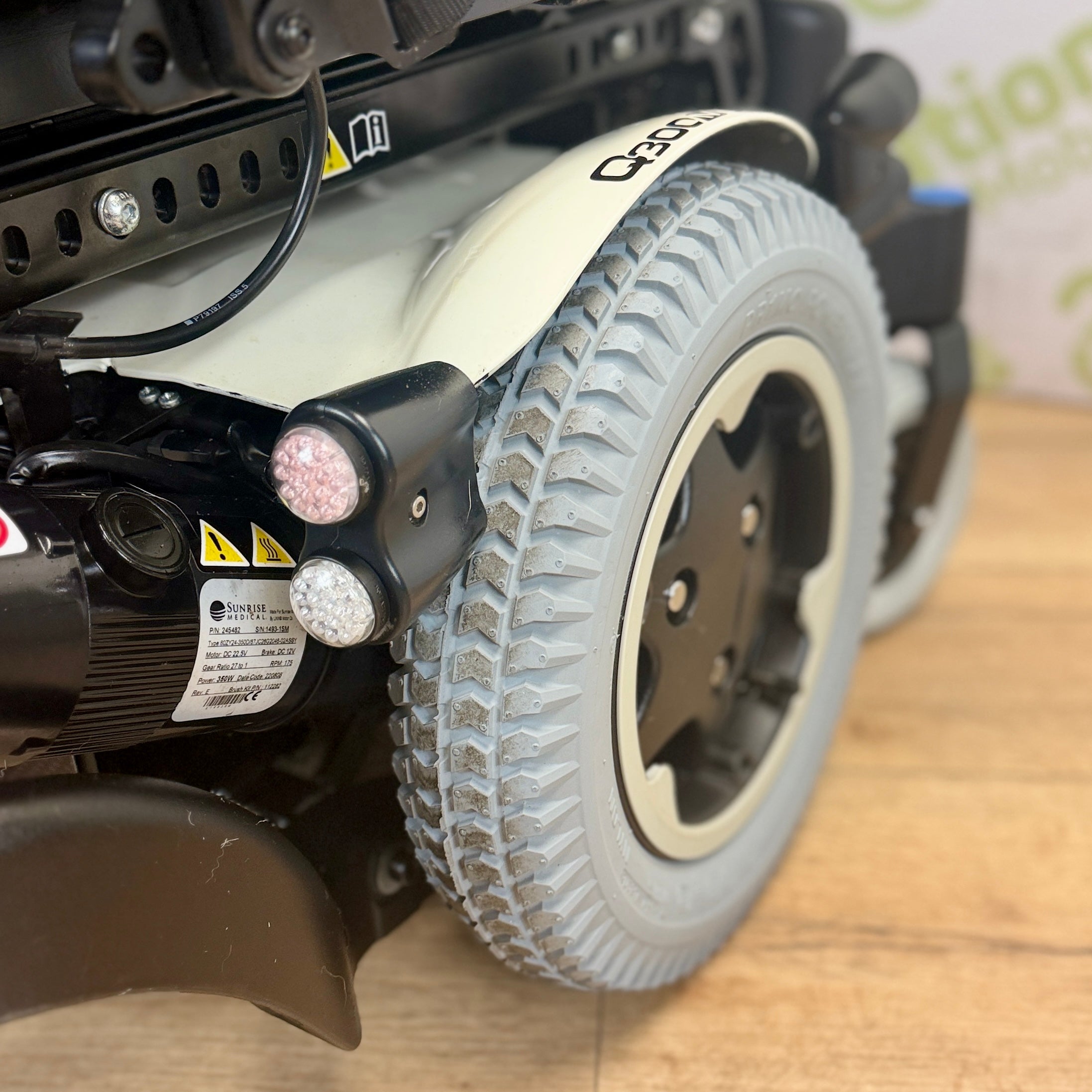 Quickie Q300M Mini MWD 6mph Powerchair Electric Rise and Tilt