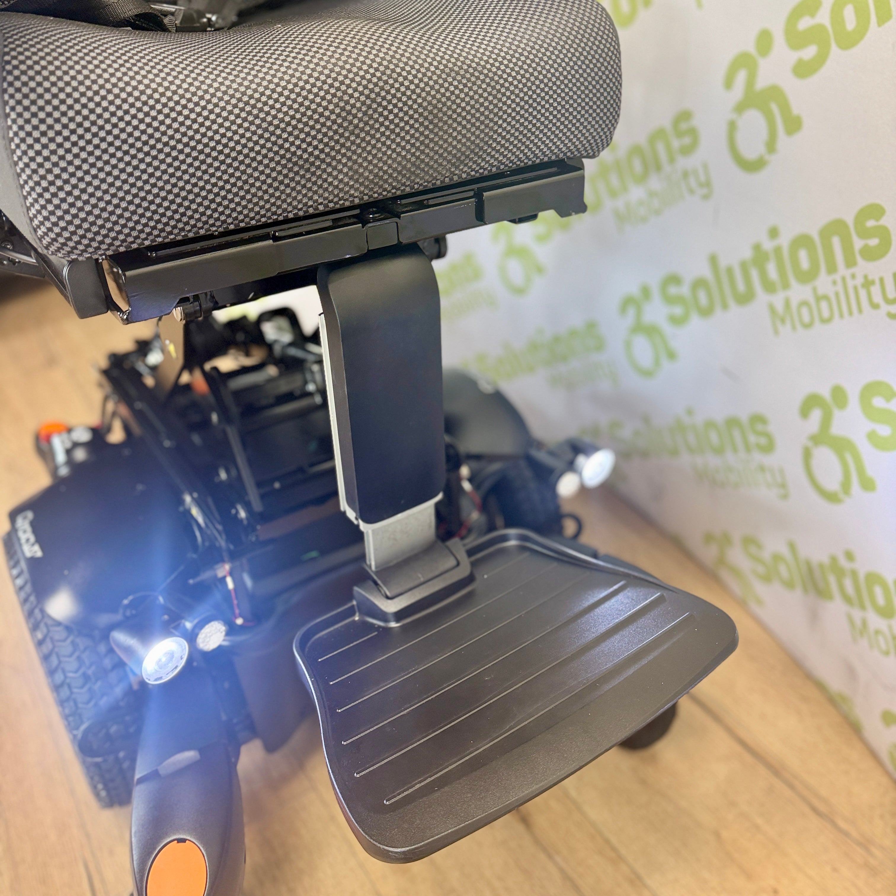 Quickie Q700M 6mph Mobility Powerchair Rise and Tilt 12 month warranty
