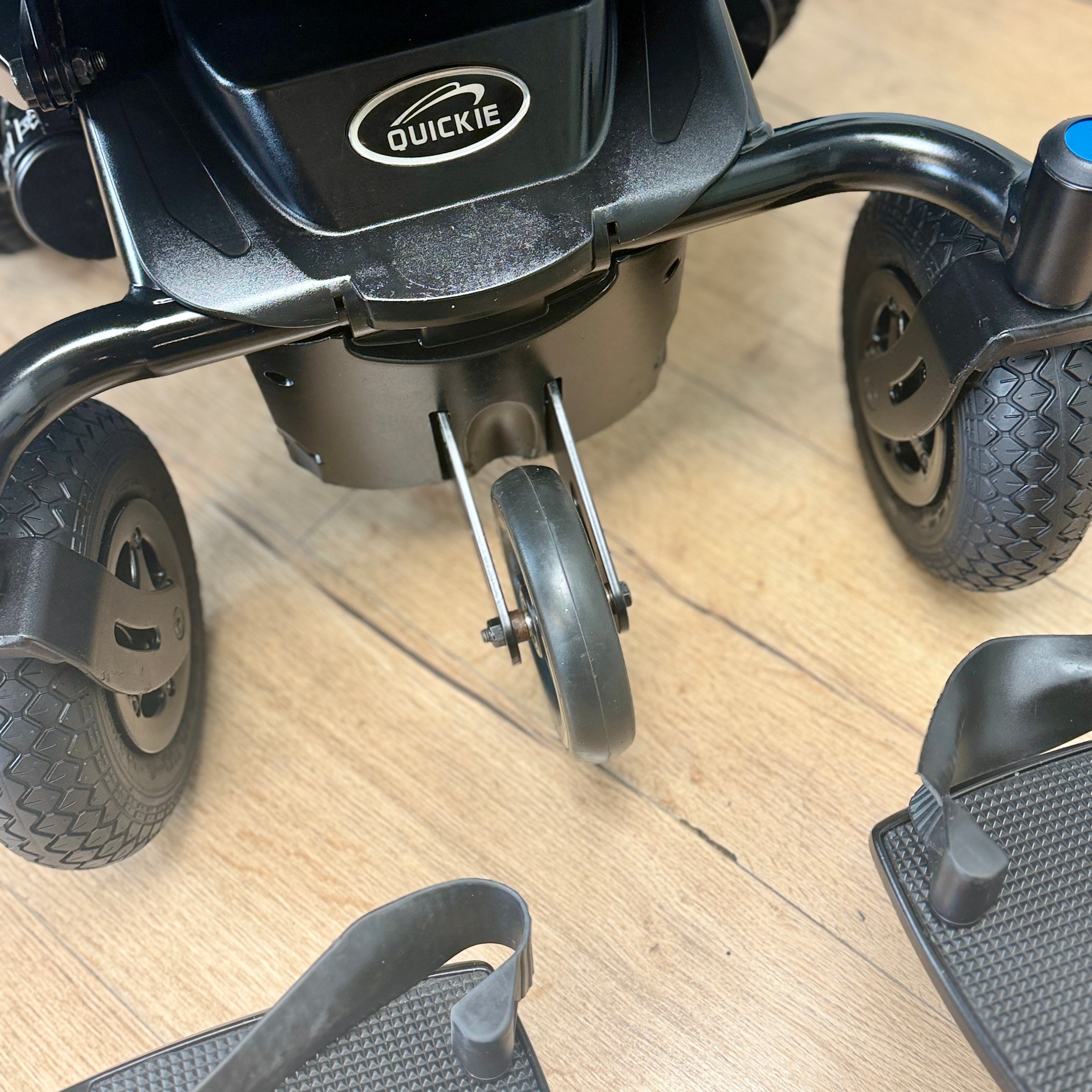 Quickie Q200R RWD 4 MPH Electric, Mobility Powerchair Scooter 12 month warranty
