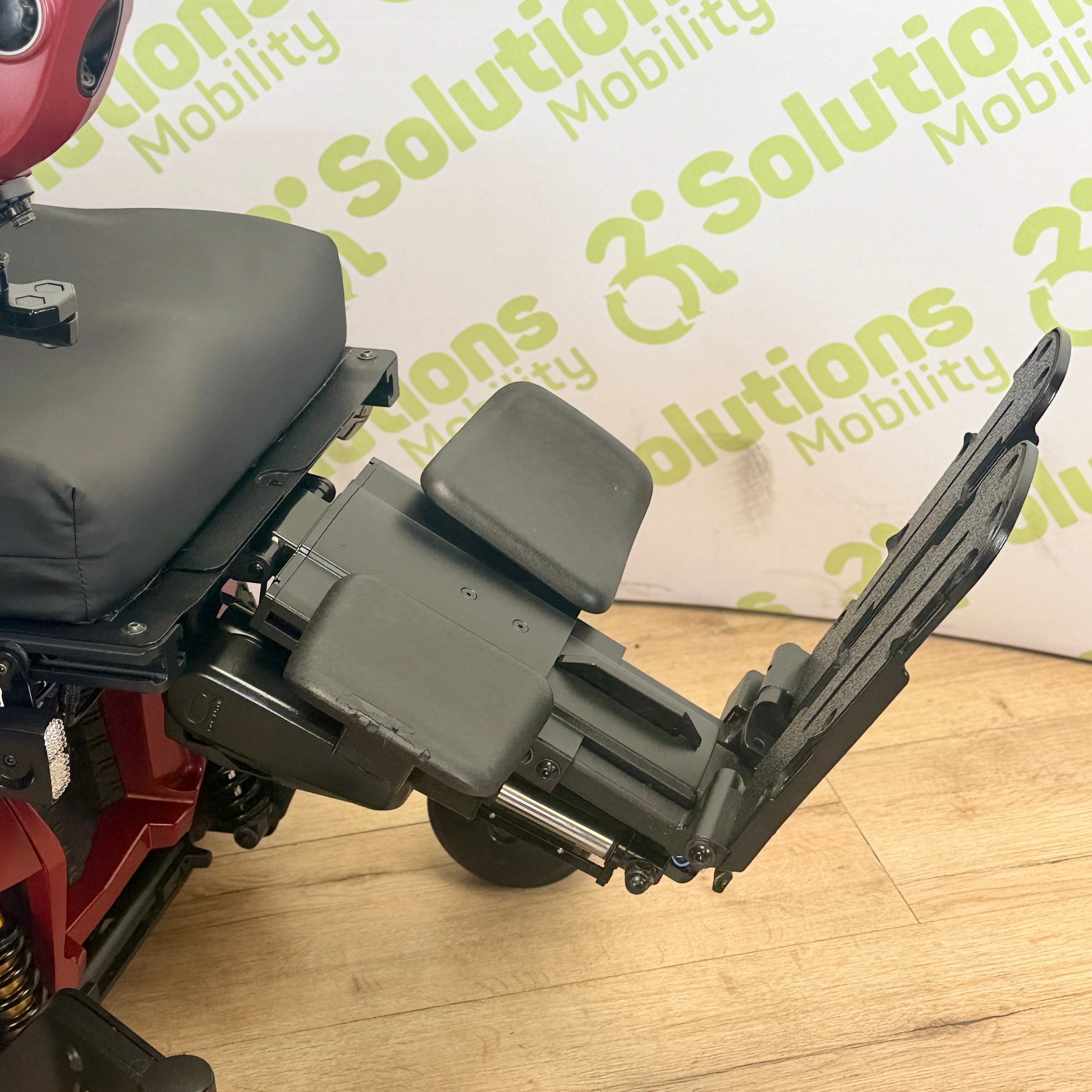 Pride Q6 Edge 3 6MPH Electric Tilt, Recline and Manual Footplate Mobility Powerchair
