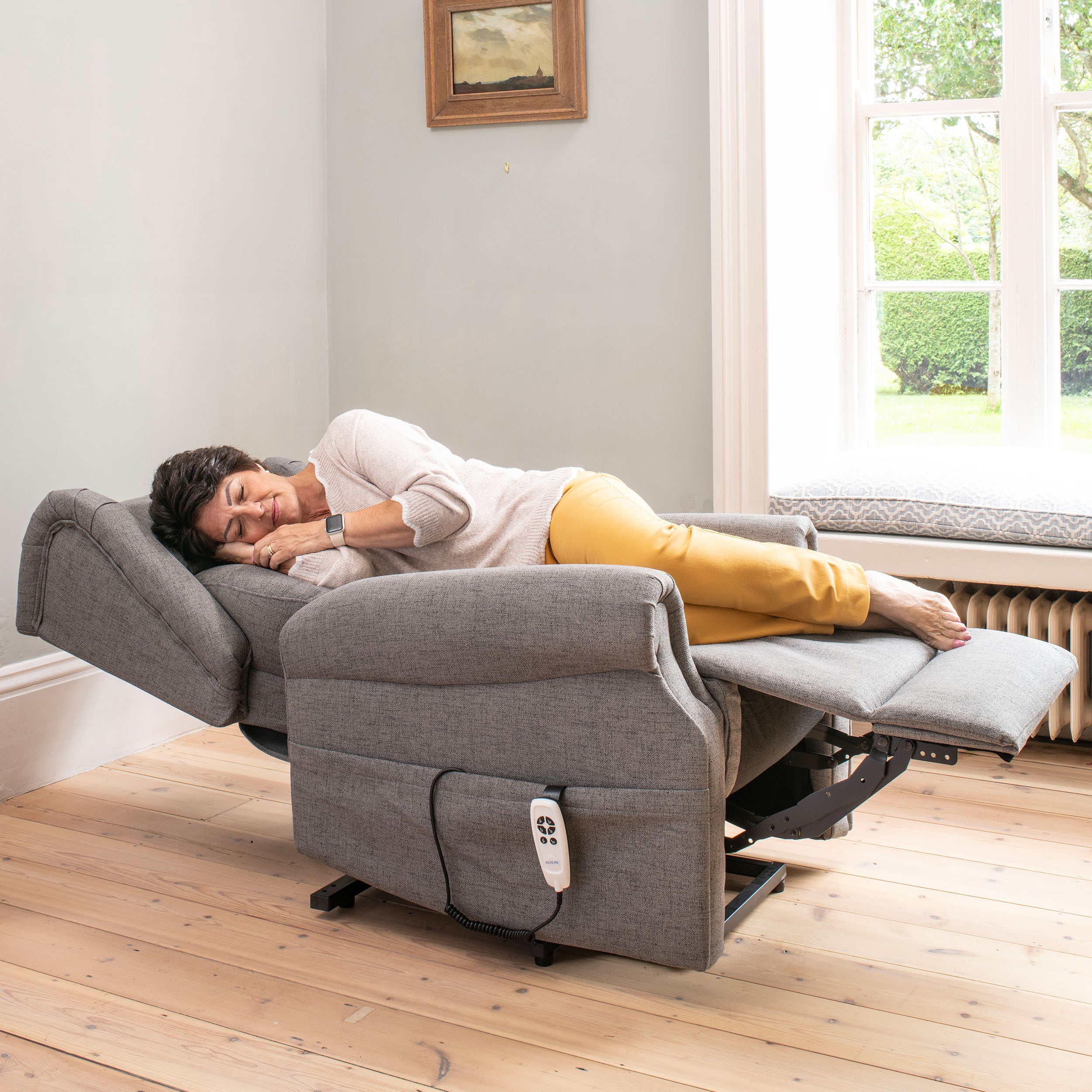 The Thames - Lateral Back Dual Motor Riser Recliner – Solutions Mobility