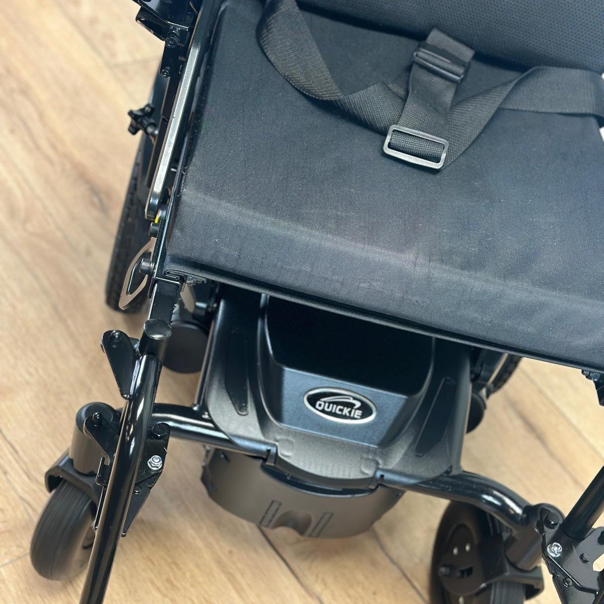 Quickie Q100R Powerchair - Narrow 4mph Rear Wheel Drive