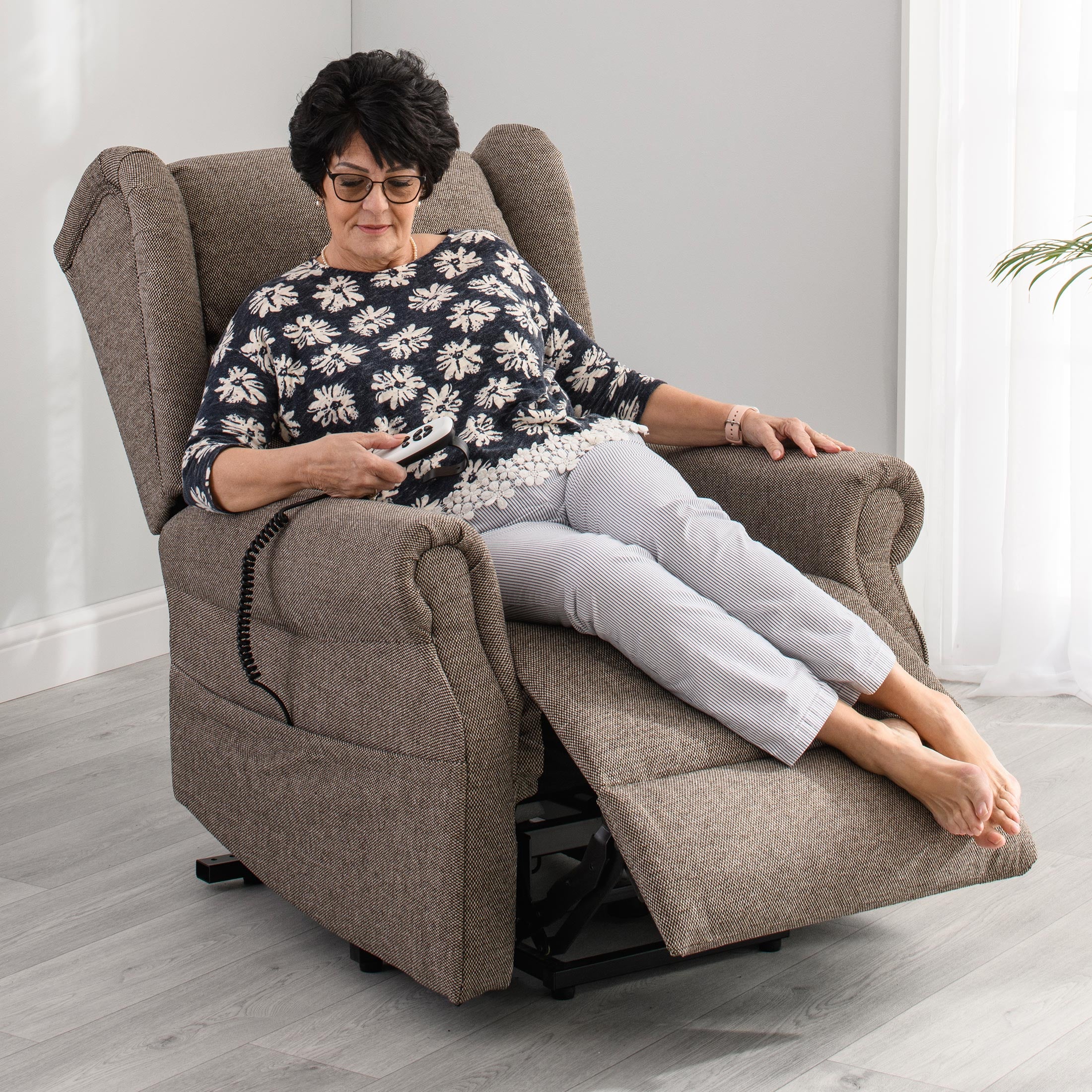 The Thames - Lateral Back Dual Motor Riser Recliner – Solutions Mobility
