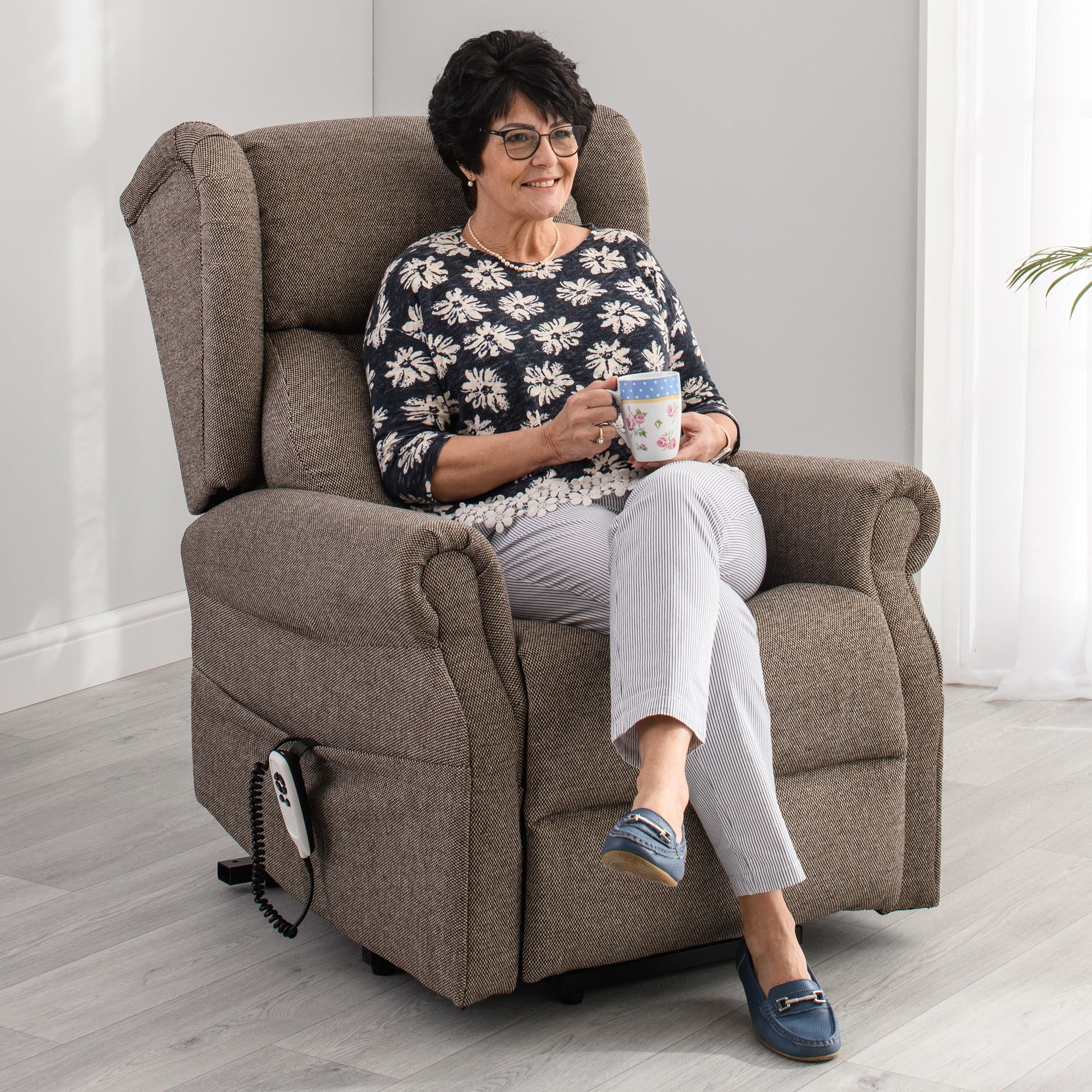 The Thames - Lateral Back Dual Motor Riser Recliner – Solutions Mobility